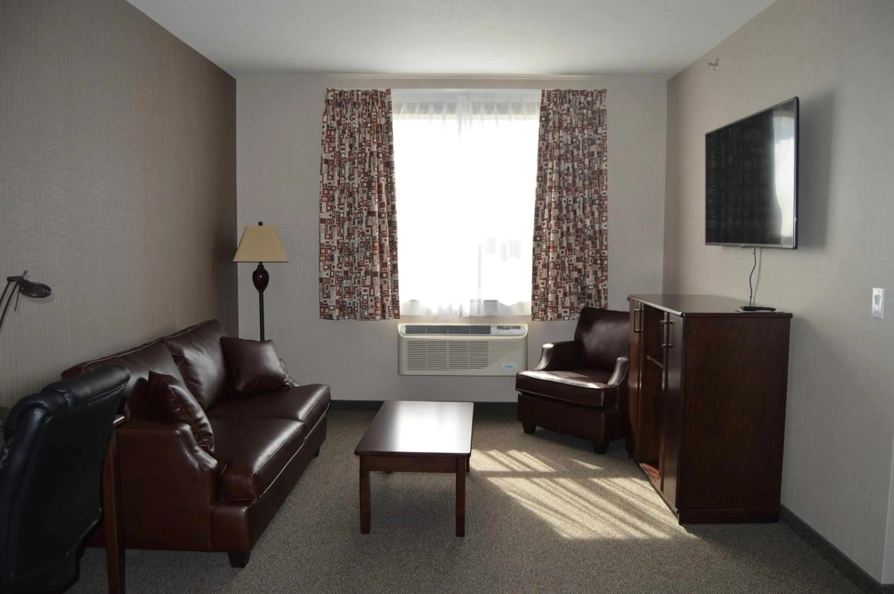 Living room in Cobble Creek Lodge