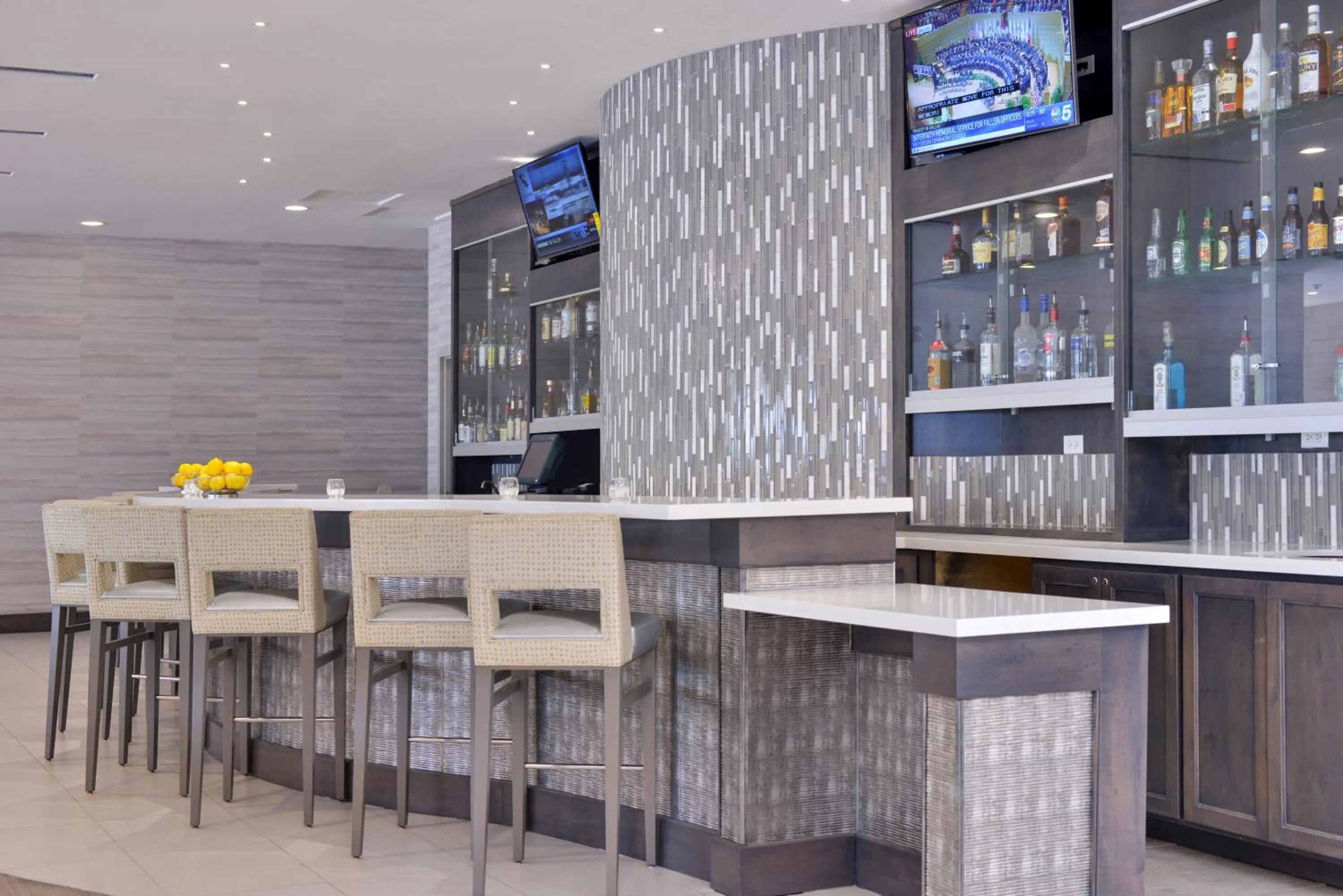 Lounge or bar in Holiday Inn Dallas-Richardson by IHG