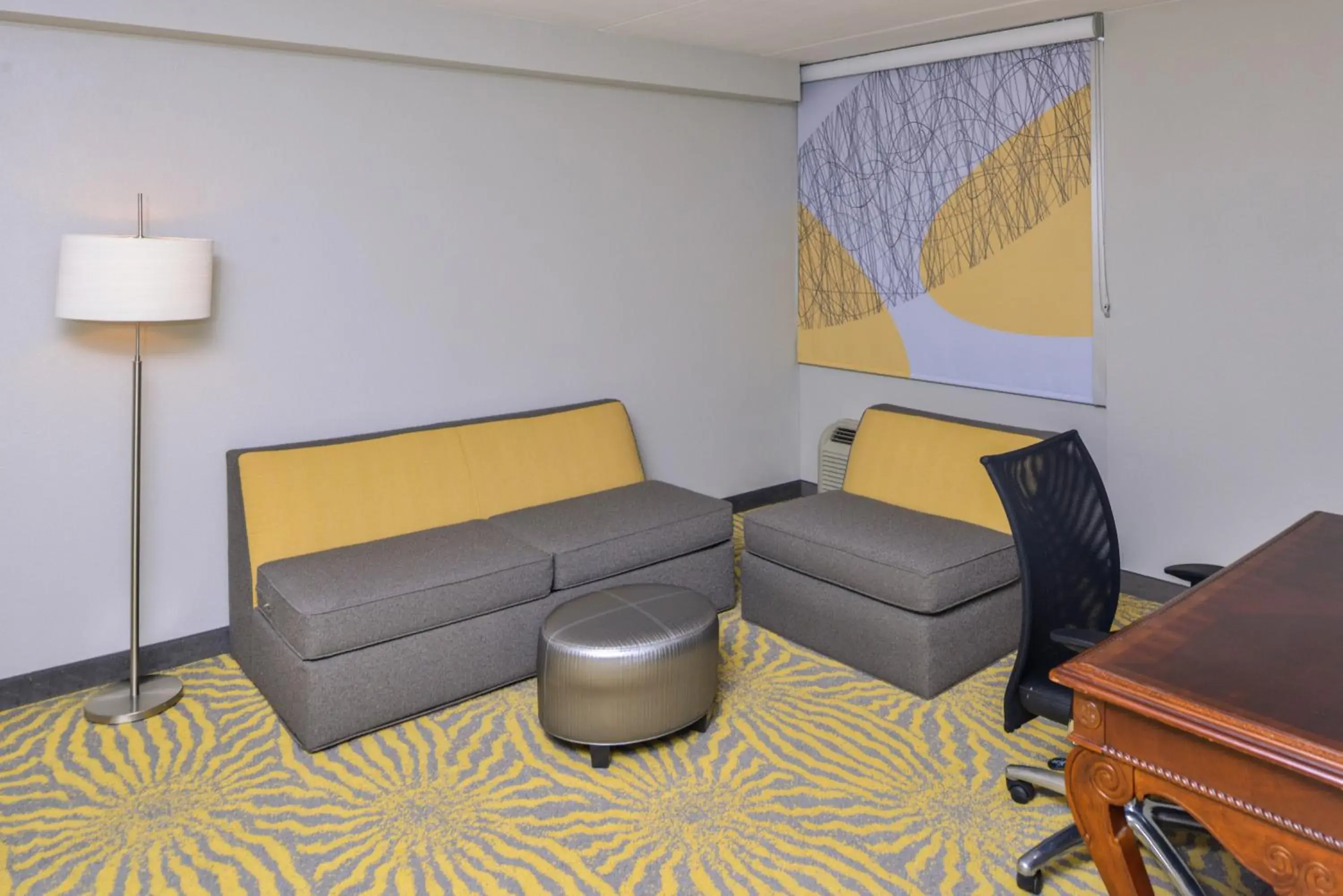 Photo of the whole room in Holiday Inn Dallas-Richardson by IHG Photo of the whole room in Holiday Inn Dallas-Richardson by IHG