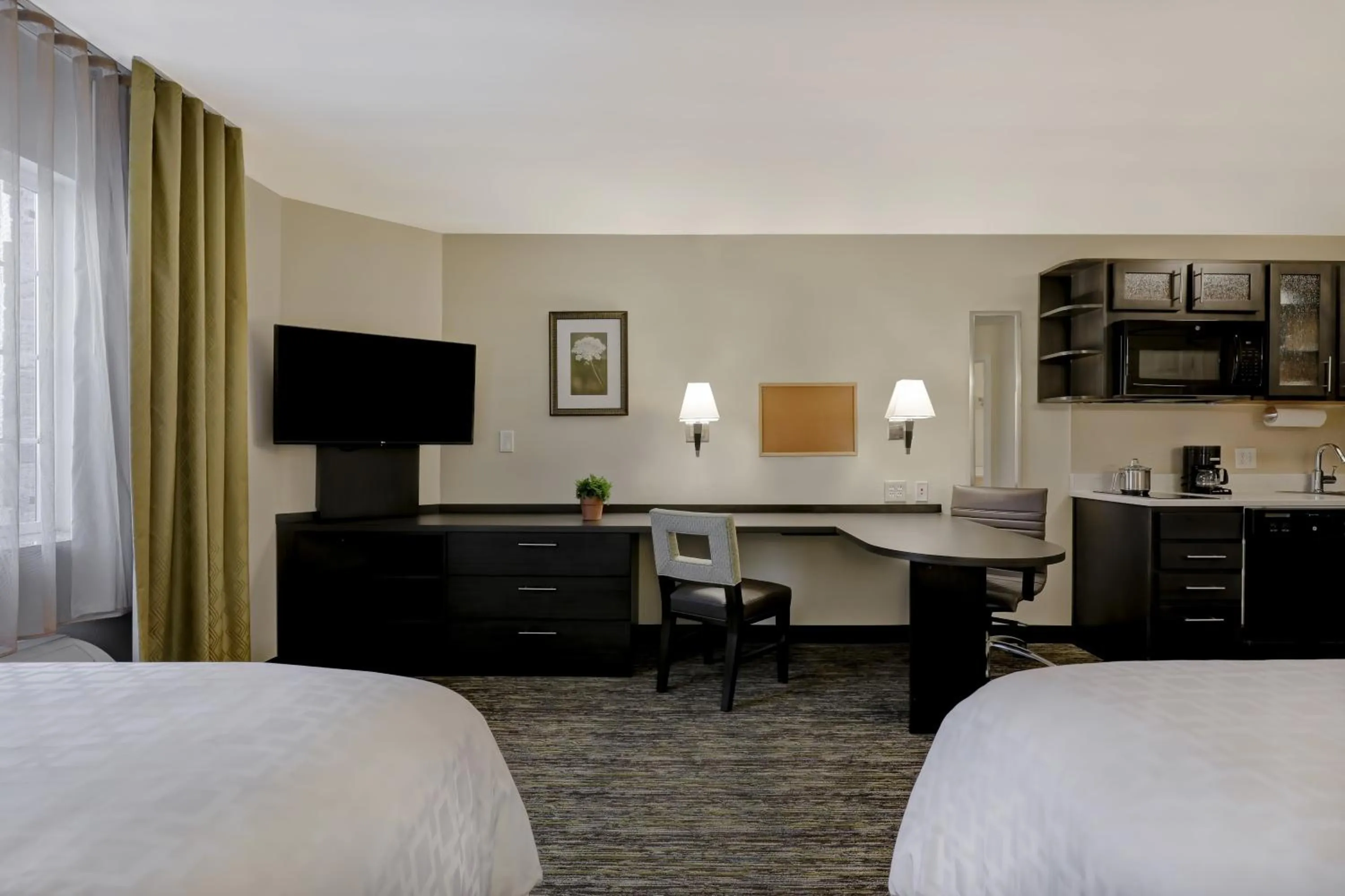 Photo of the whole room, Bed in Candlewood Suites Indianapolis - South by IHG