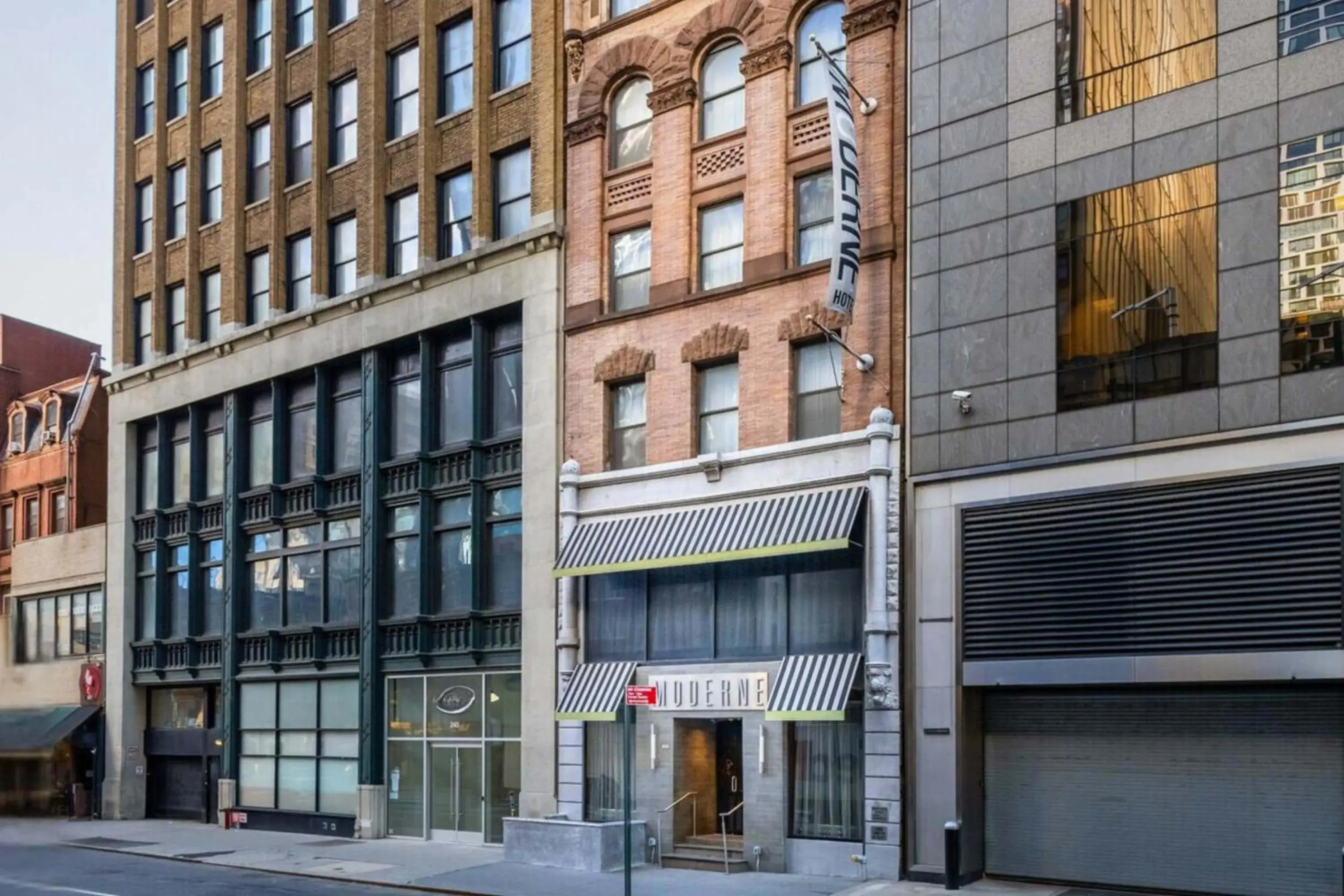 Property building in Moderne Hotel Property building in Moderne Hotel