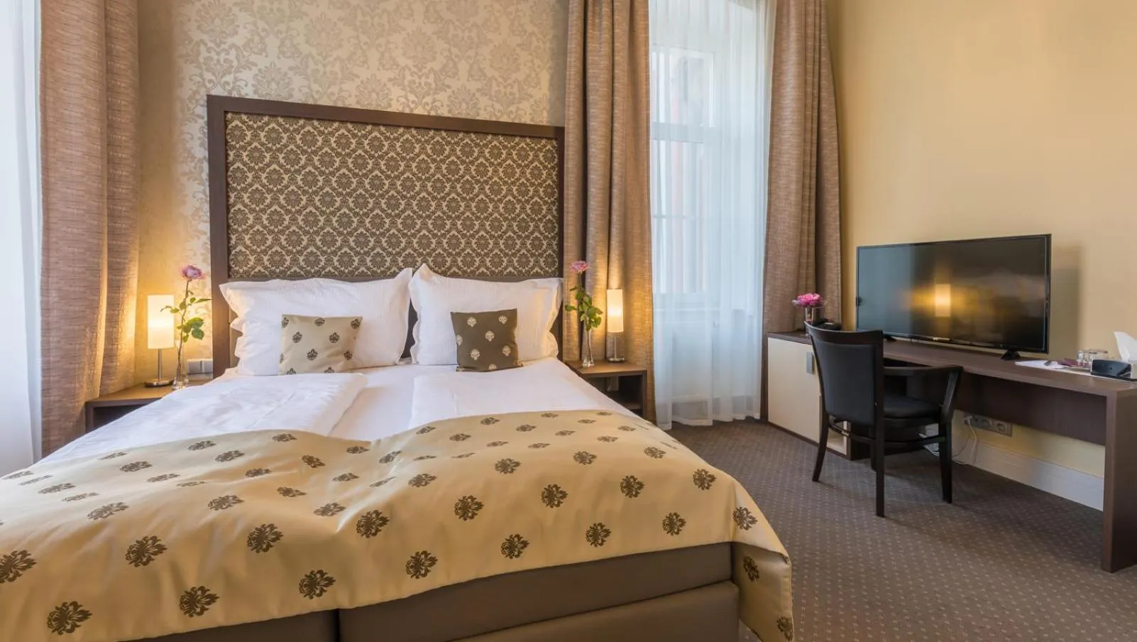 Bed in Wellness & Spa hotel Villa Regenhart