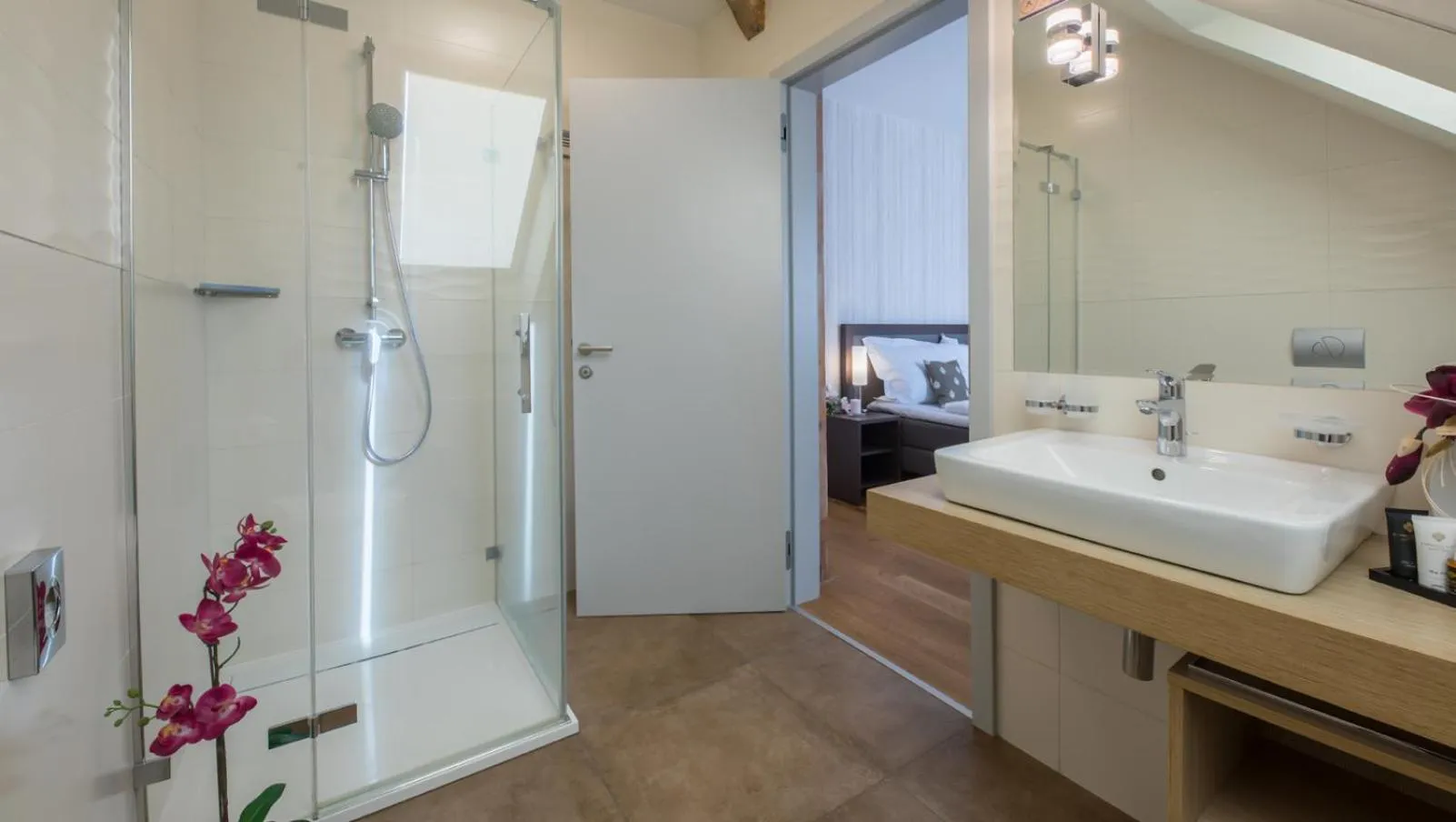 Shower in Wellness & Spa hotel Villa Regenhart