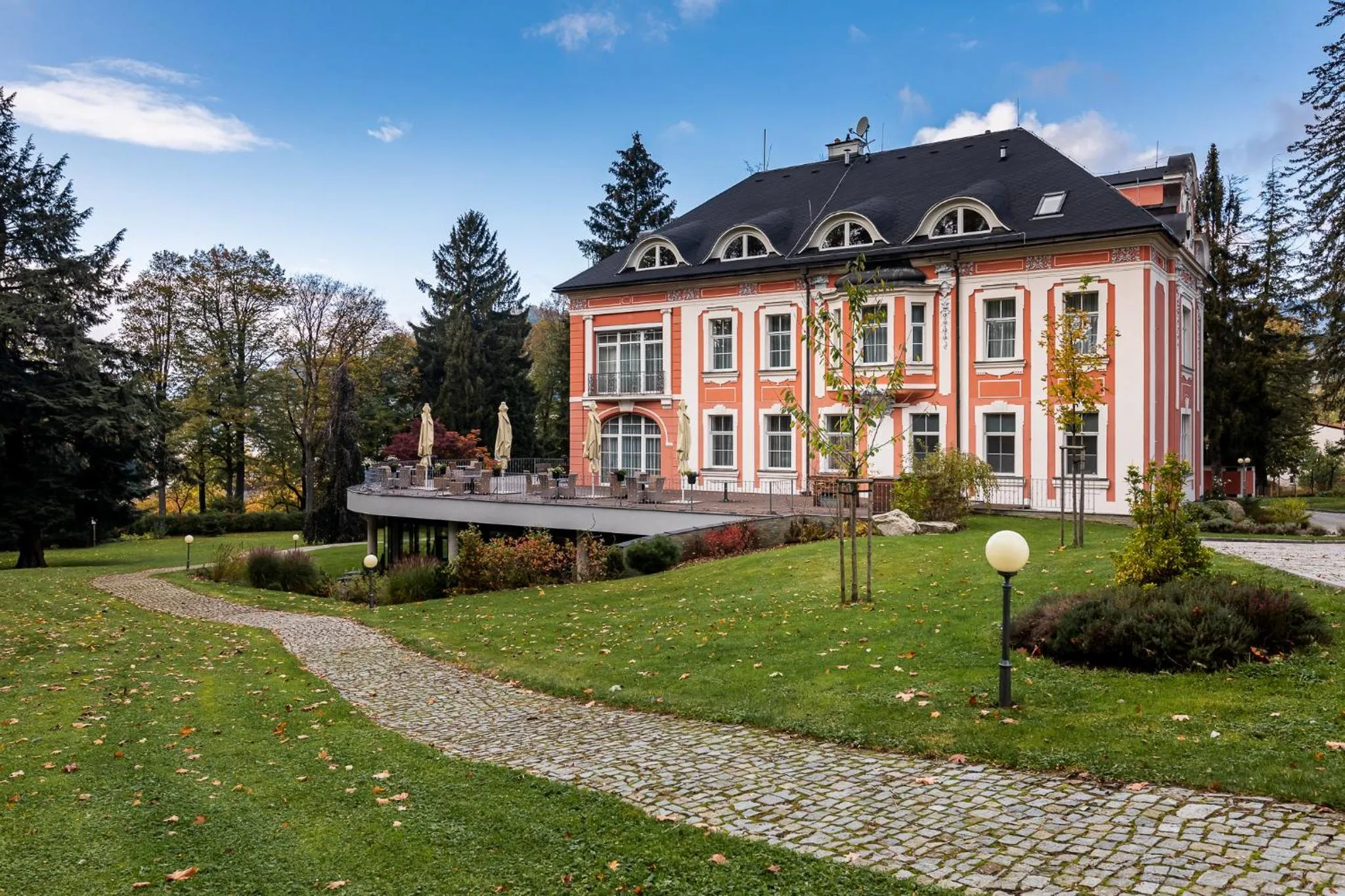 Property building in Wellness & Spa hotel Villa Regenhart