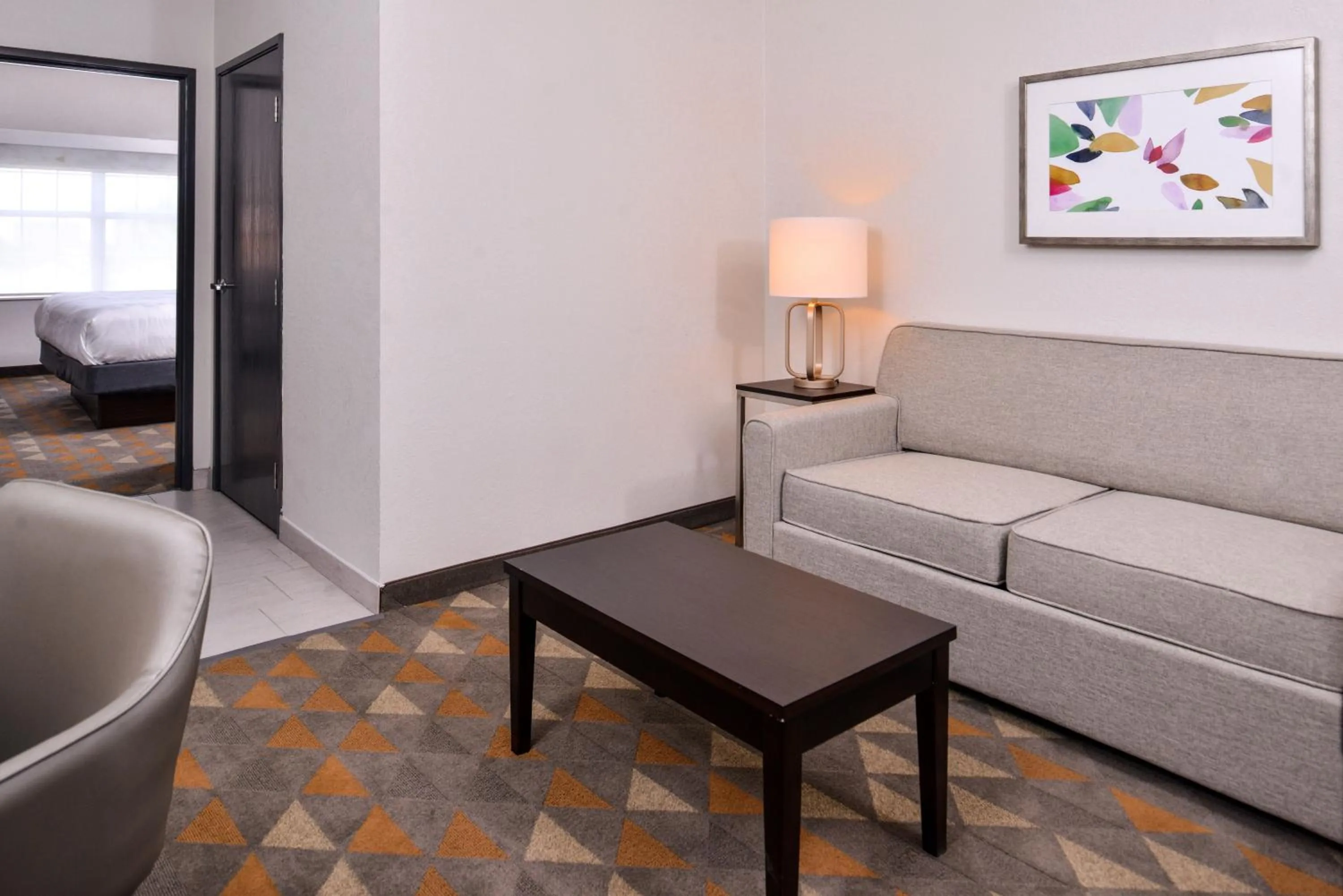 Photo of the whole room, Bed in Holiday Inn and Suites Addison by IHG