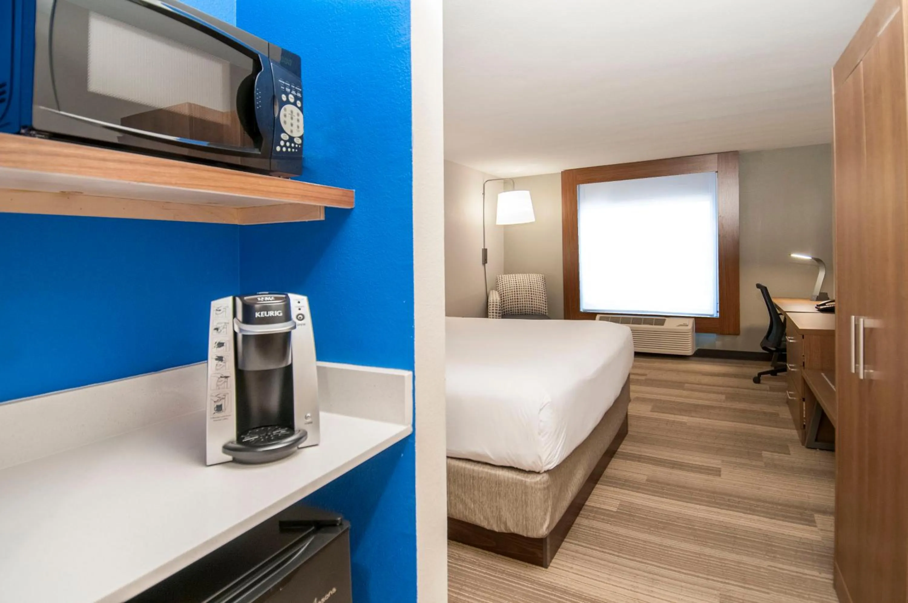 Photo of the whole room, Bed in Holiday Inn Express Hotel & Suites Plano West - Frisco by IHG