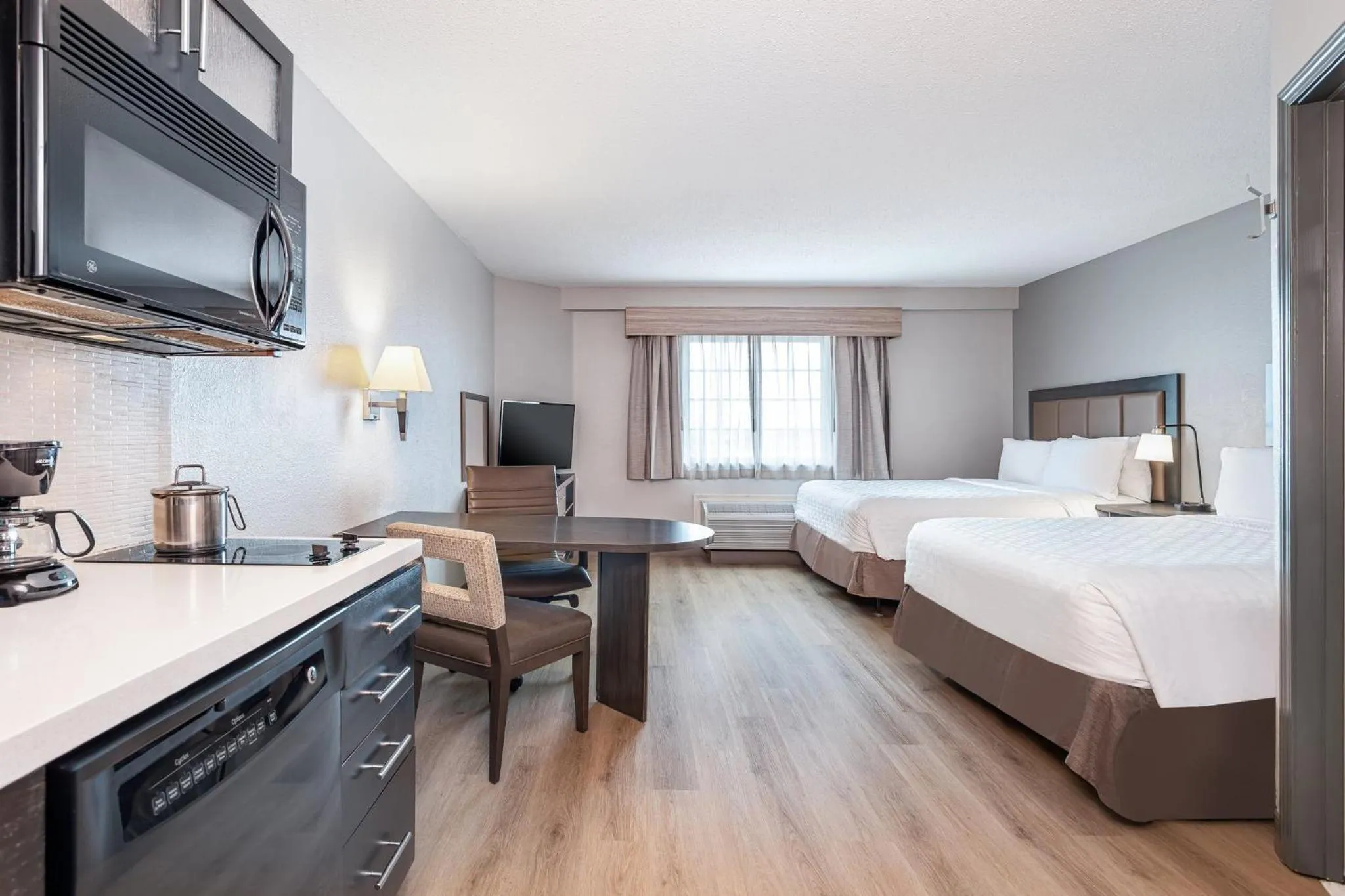 Photo of the whole room, Bed in Candlewood Suites Indianapolis Northeast by IHG