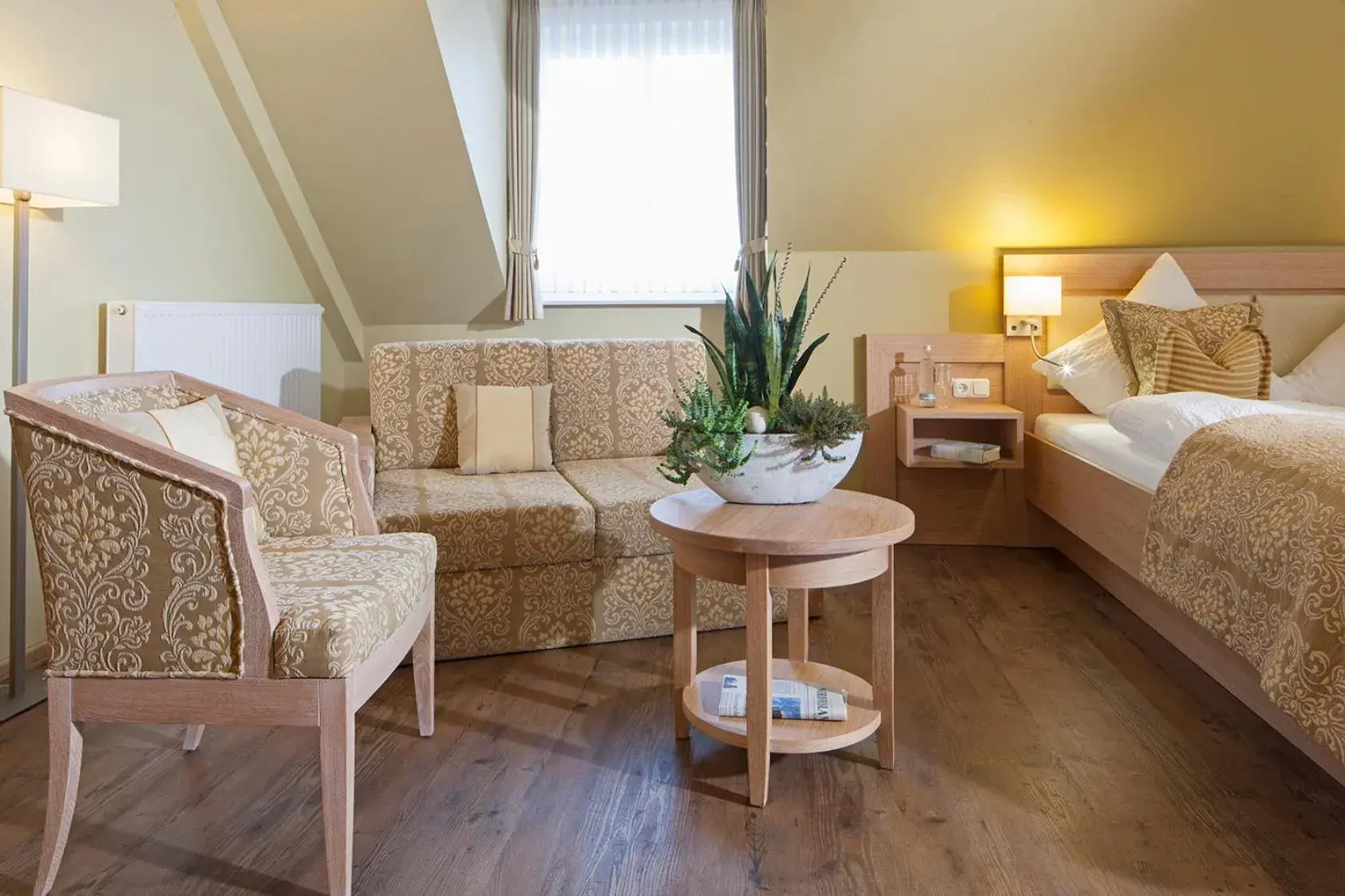 Comfort Double Room with Balcony in Hotel Neuwarft Comfort Double Room with Balcony in Hotel Neuwarft