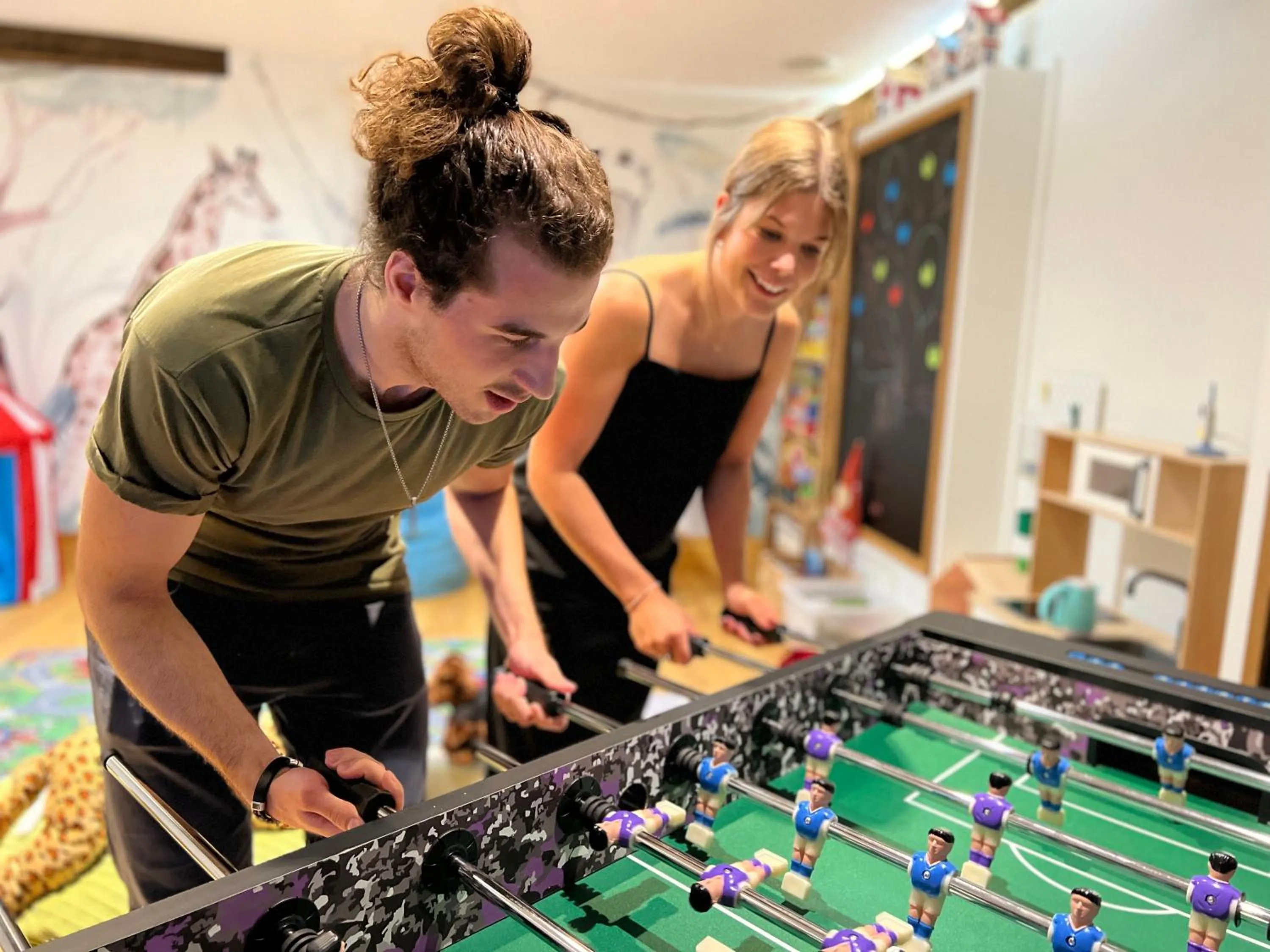 People in SPANNORT family home with common kitchen and self check-in