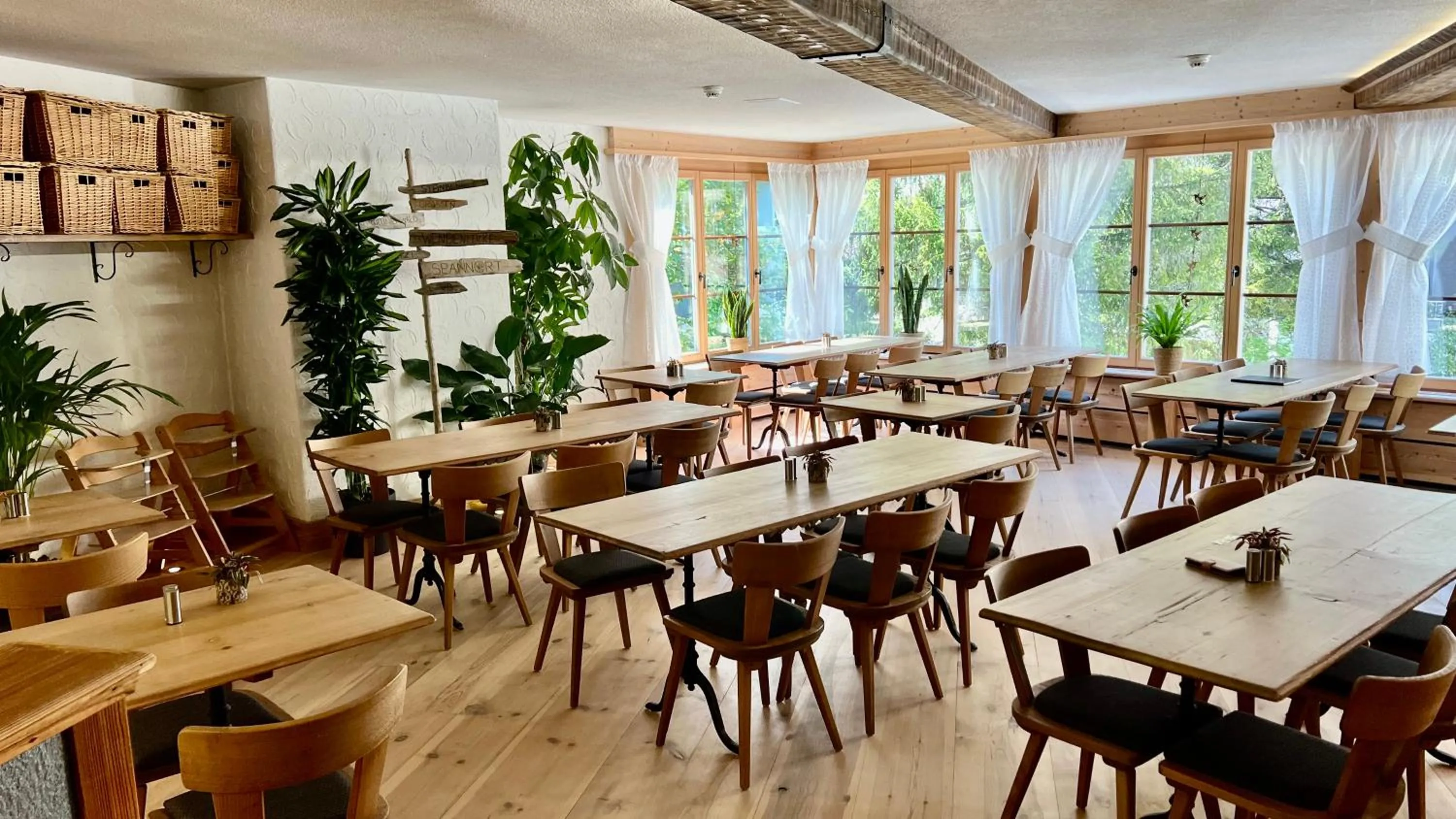 Communal kitchen in SPANNORT family home with common kitchen and self check-in