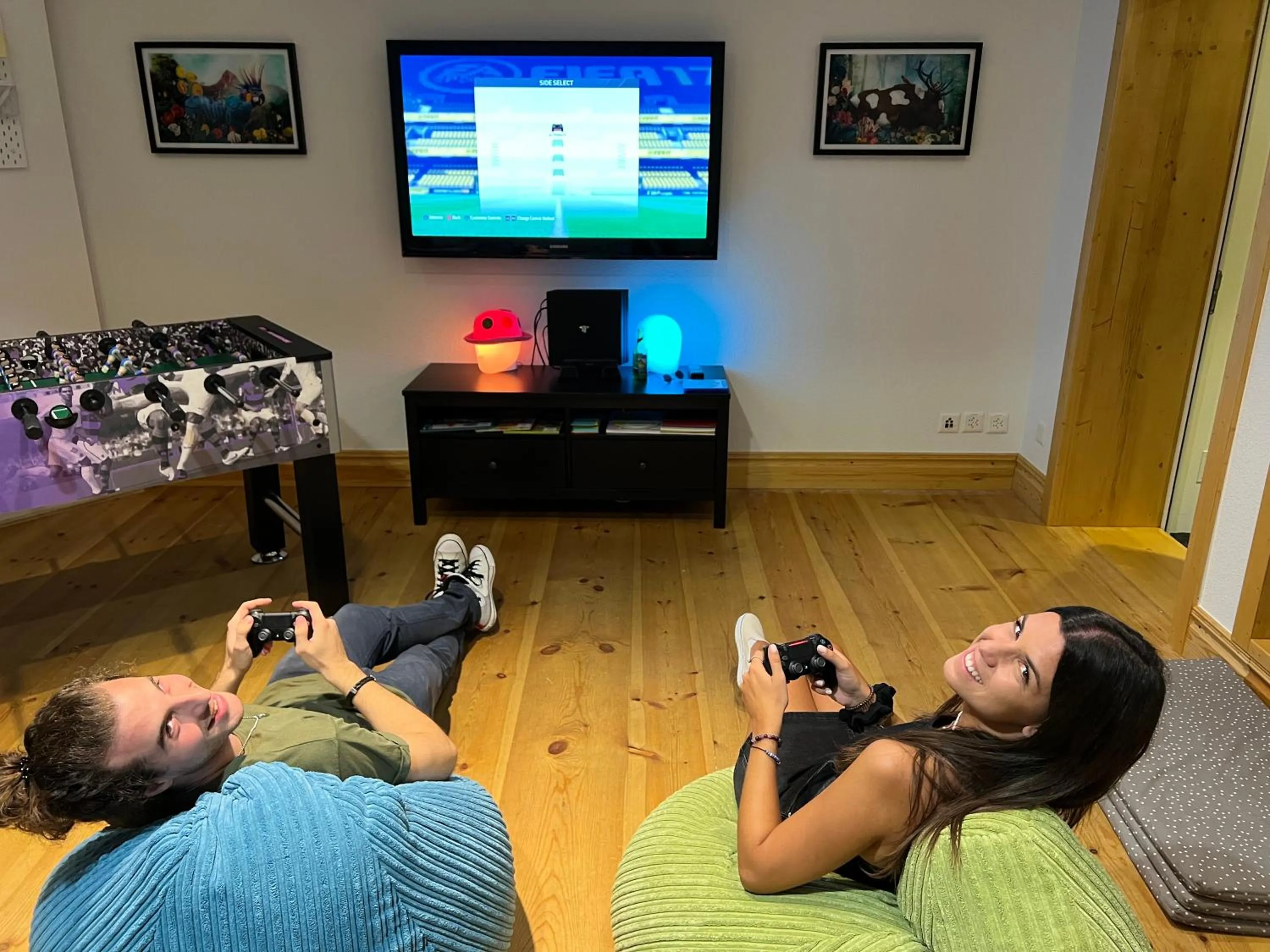 Communal lounge/ TV room in SPANNORT family home with common kitchen and self check-in
