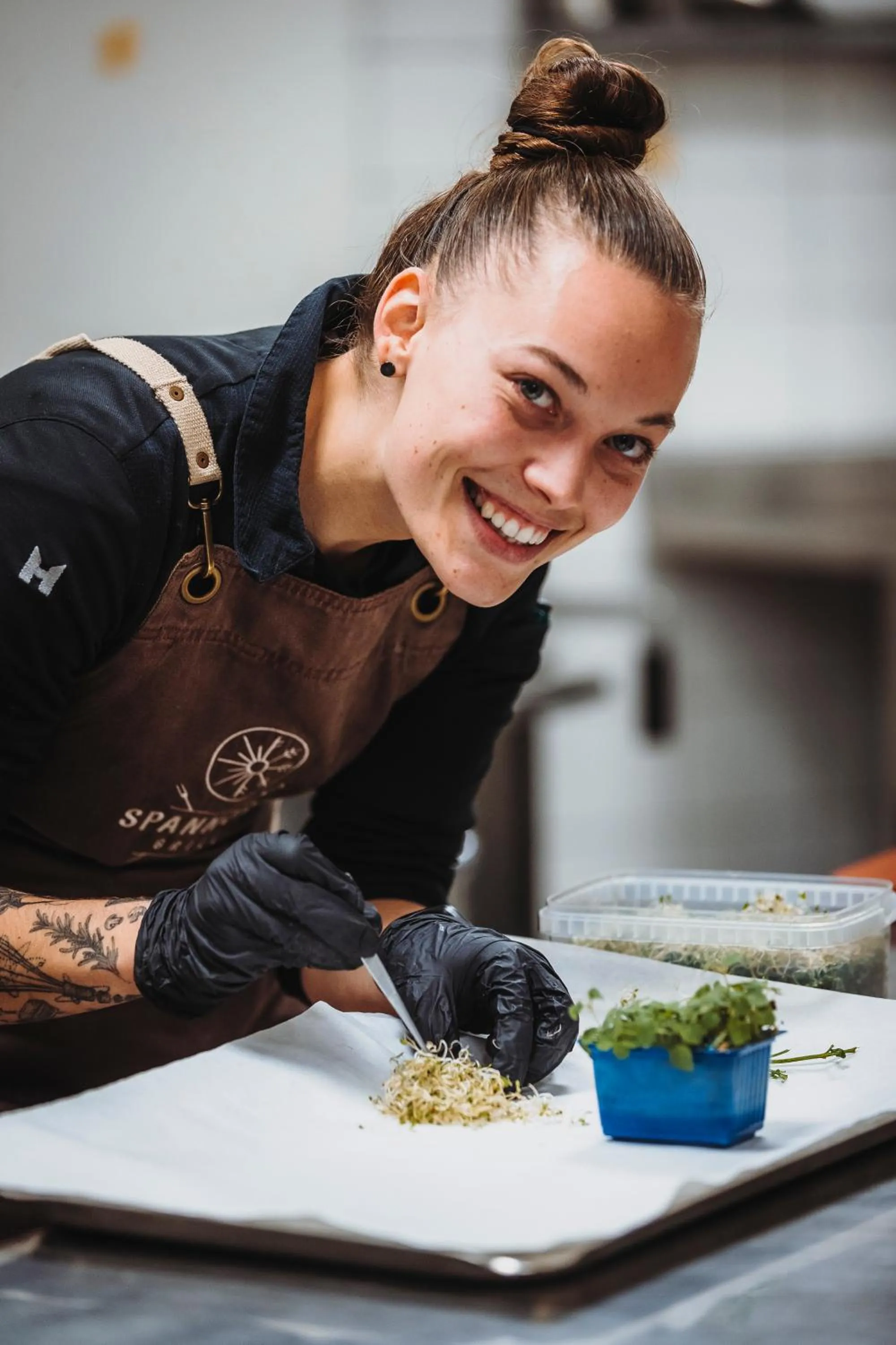 Restaurant/places to eat in SPANNORT family home with common kitchen and self check-in