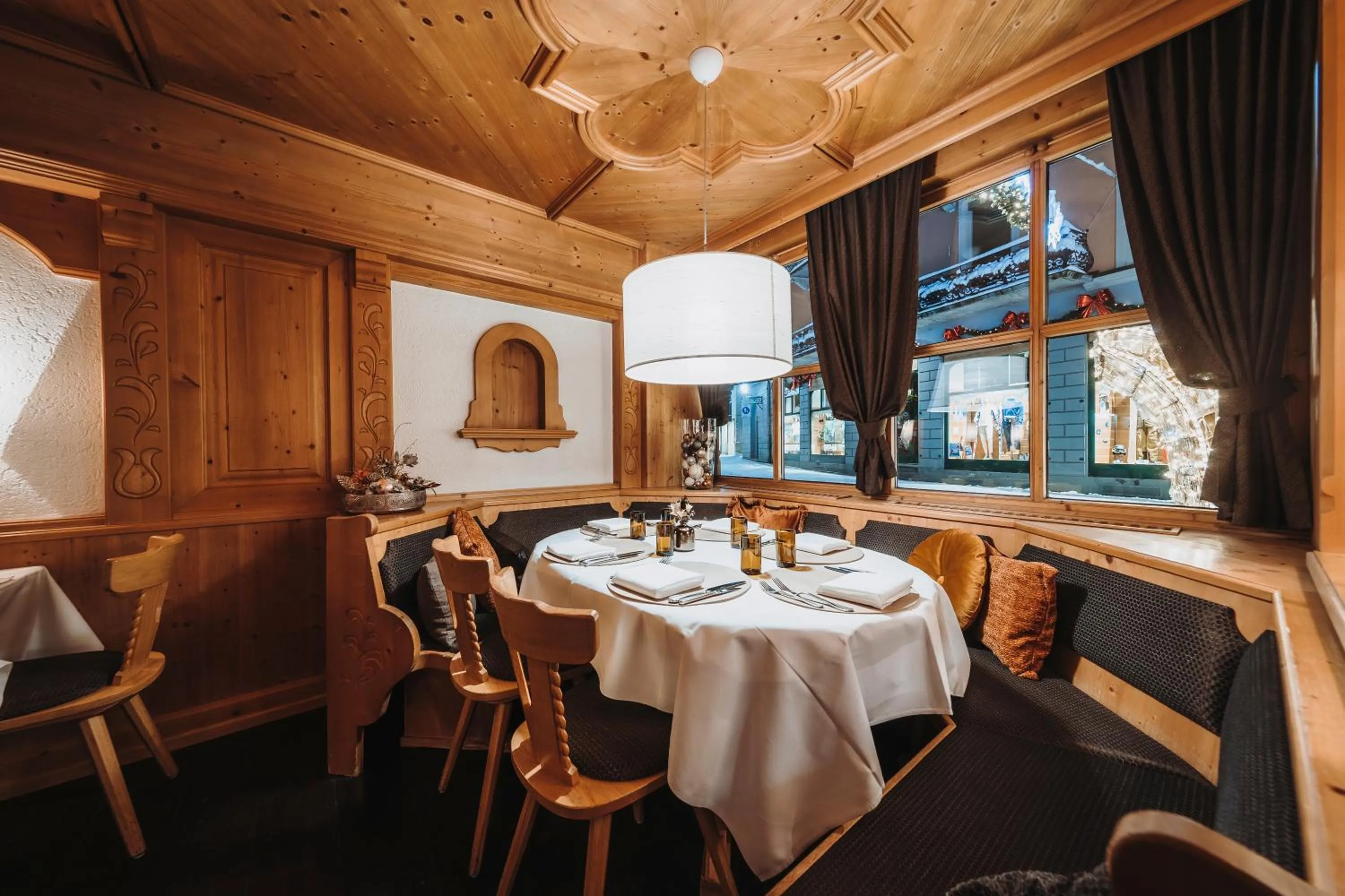 Restaurant/places to eat in SPANNORT family home with common kitchen and self check-in