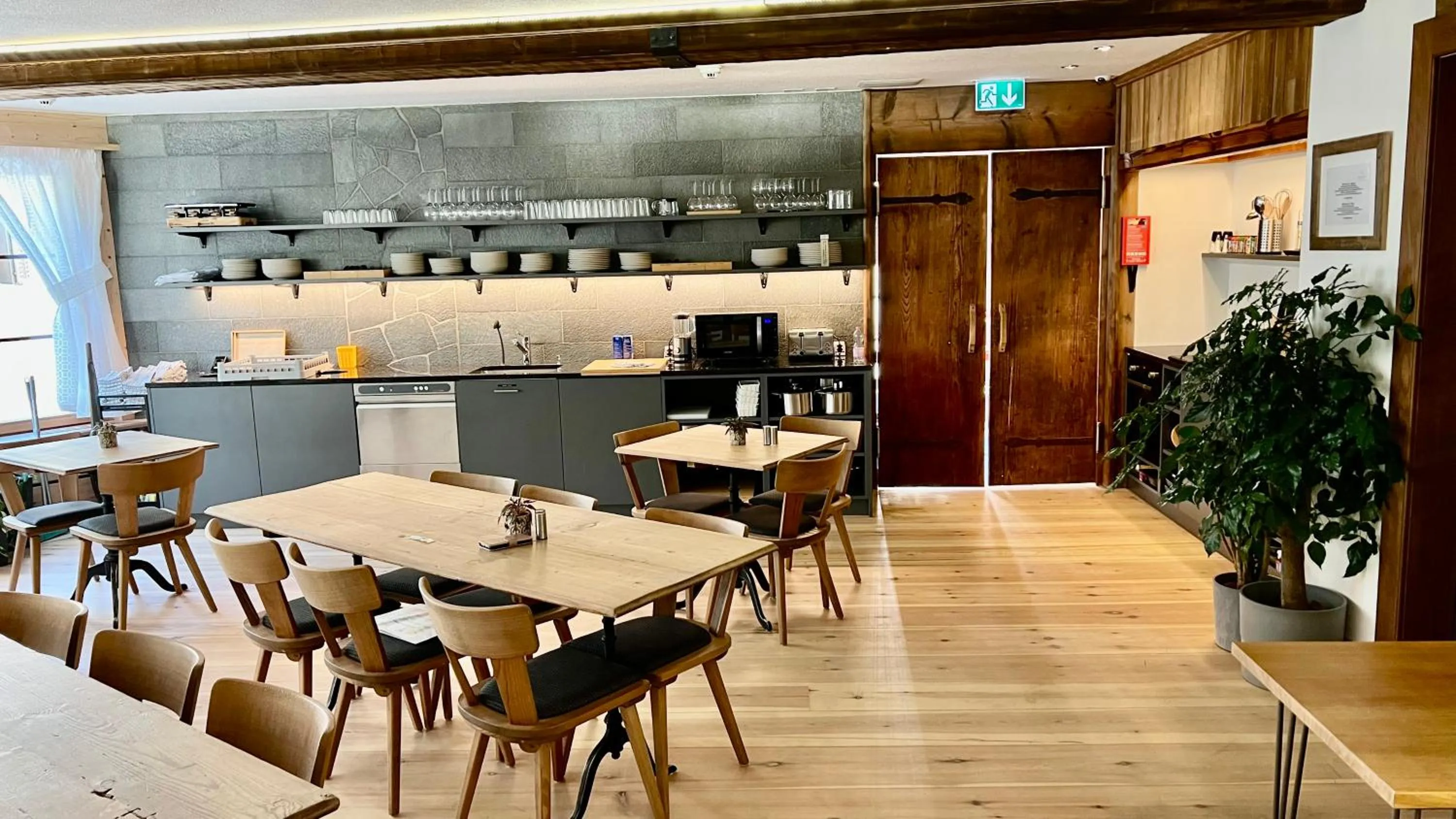Communal kitchen in SPANNORT family home with common kitchen and self check-in