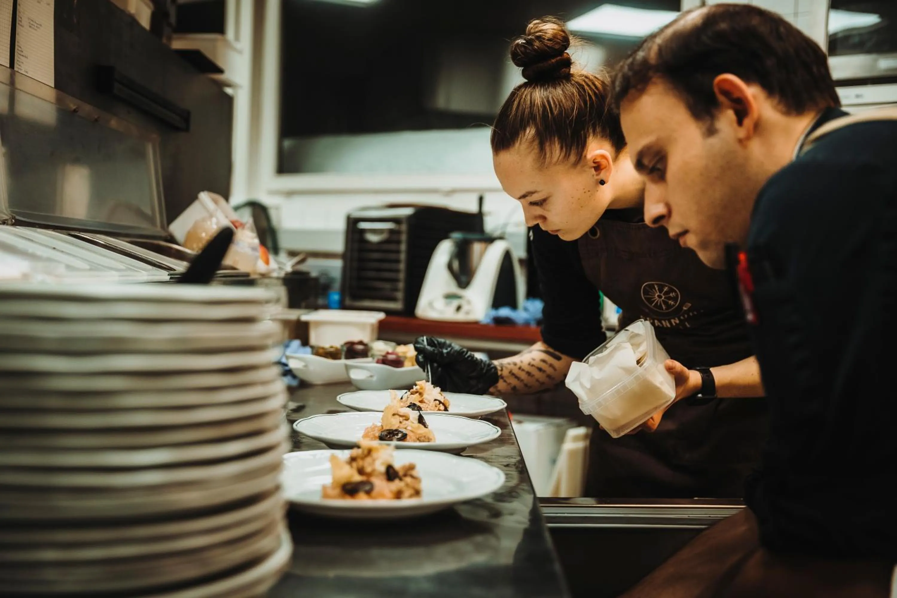 Restaurant/places to eat in SPANNORT family home with common kitchen and self check-in