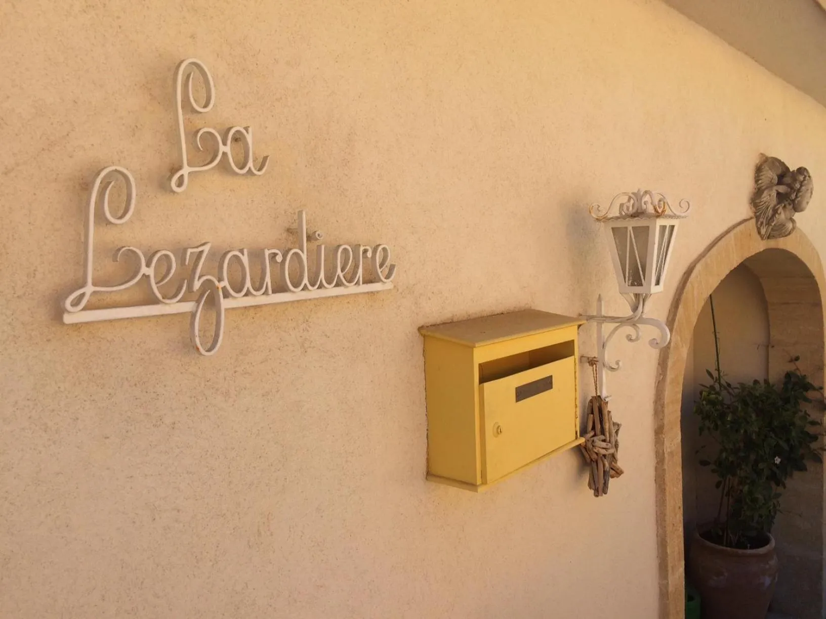 Decorative detail in Villa La Lézardière