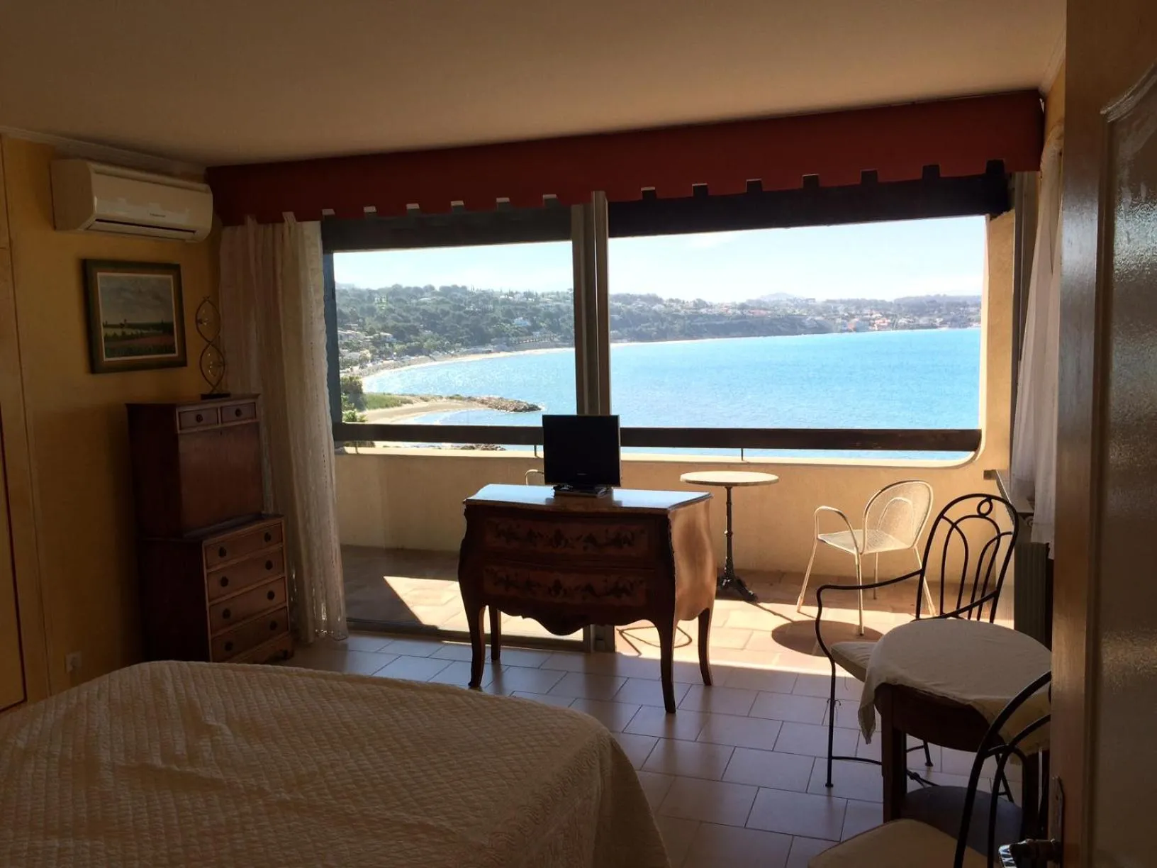Sea view, Bed in Villa La Lézardière