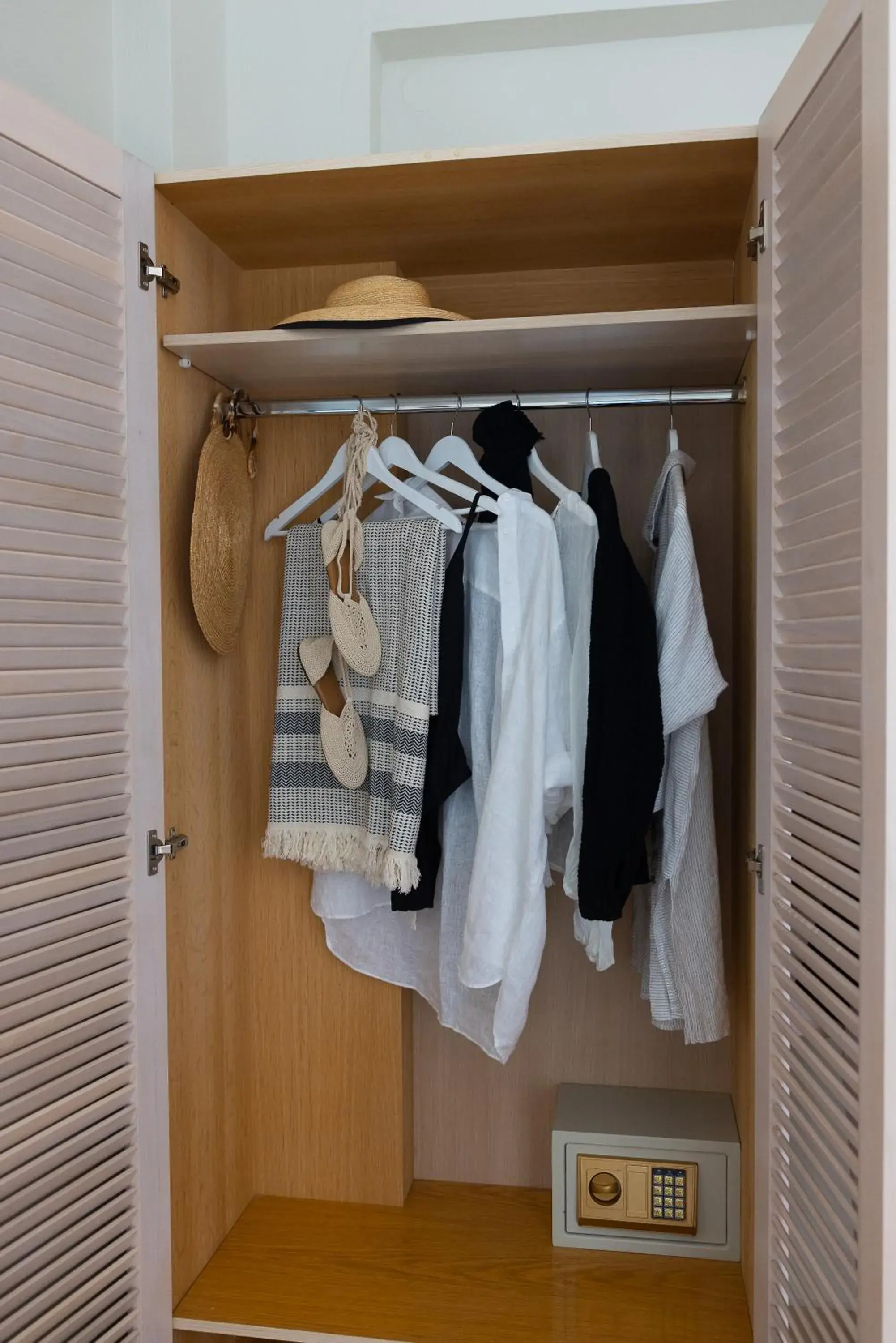 Studio with Balcony in Blue Horizon Studio with Balcony in Blue Horizon