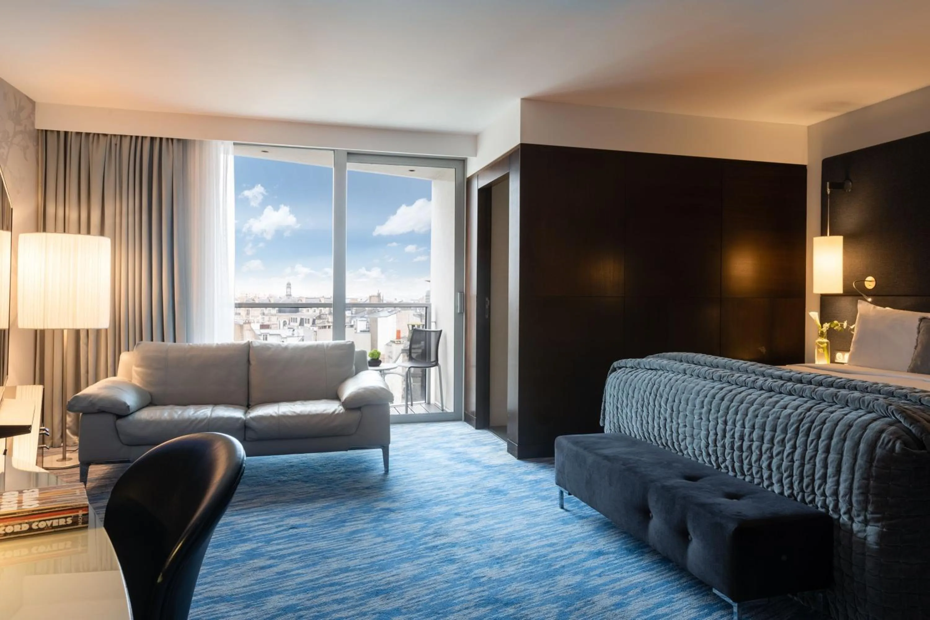 Photo of the whole room in Renaissance Paris Arc de Triomphe Hotel