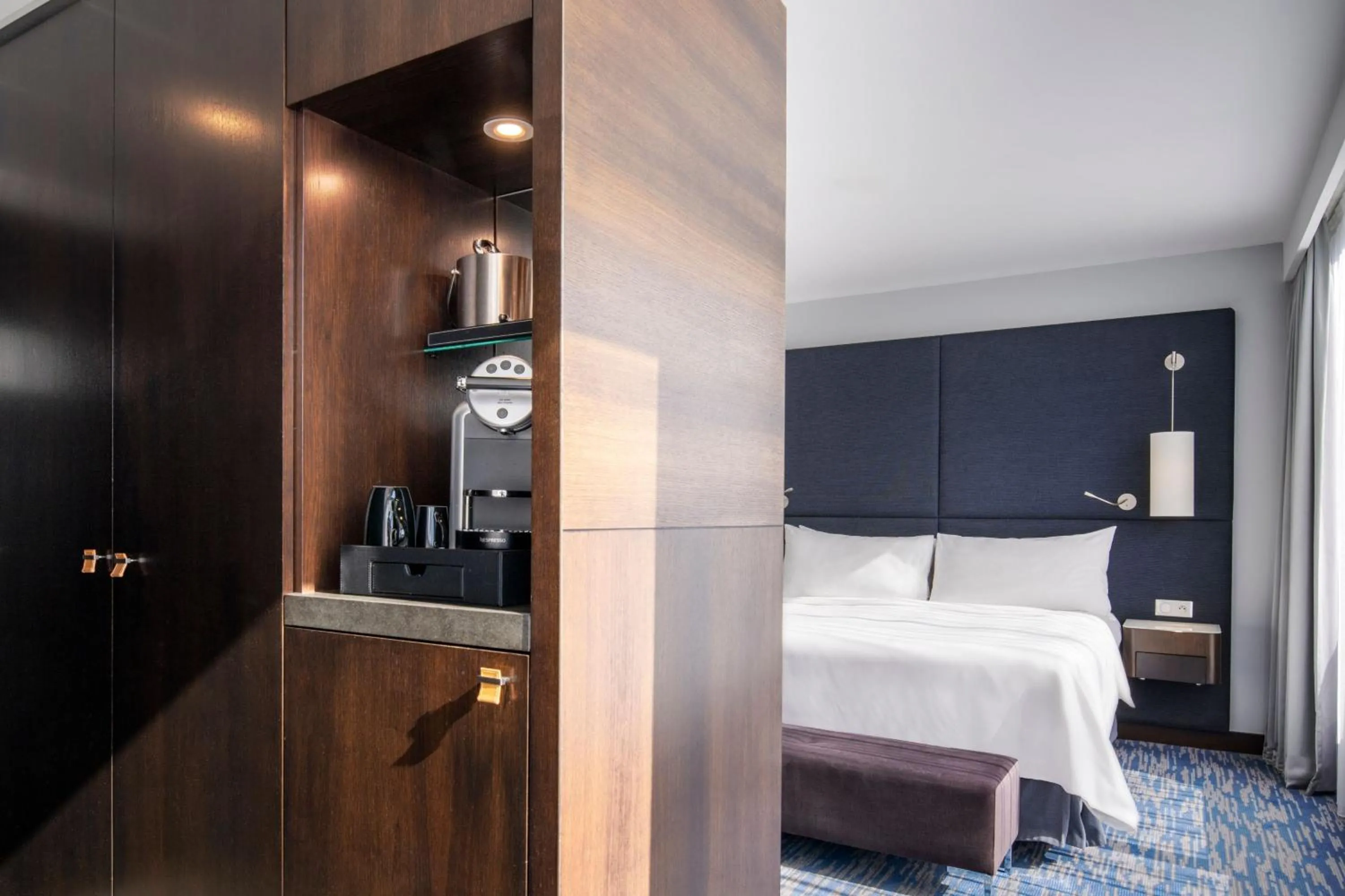 Photo of the whole room, Bed in Renaissance Paris Arc de Triomphe Hotel