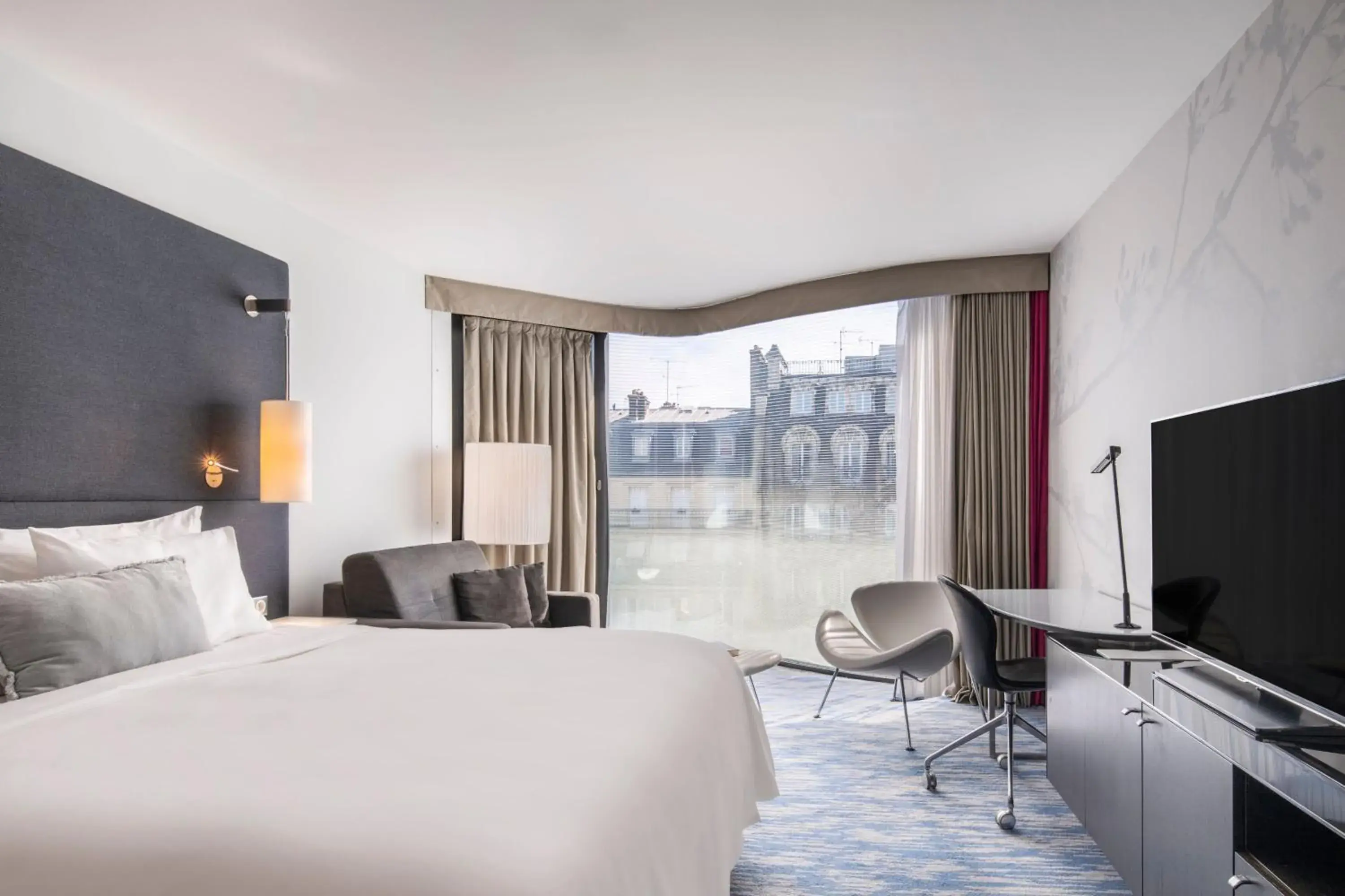 Prestige Wave Room in Renaissance Paris Arc de Triomphe Hotel Prestige Wave Room in Renaissance Paris Arc de Triomphe Hotel