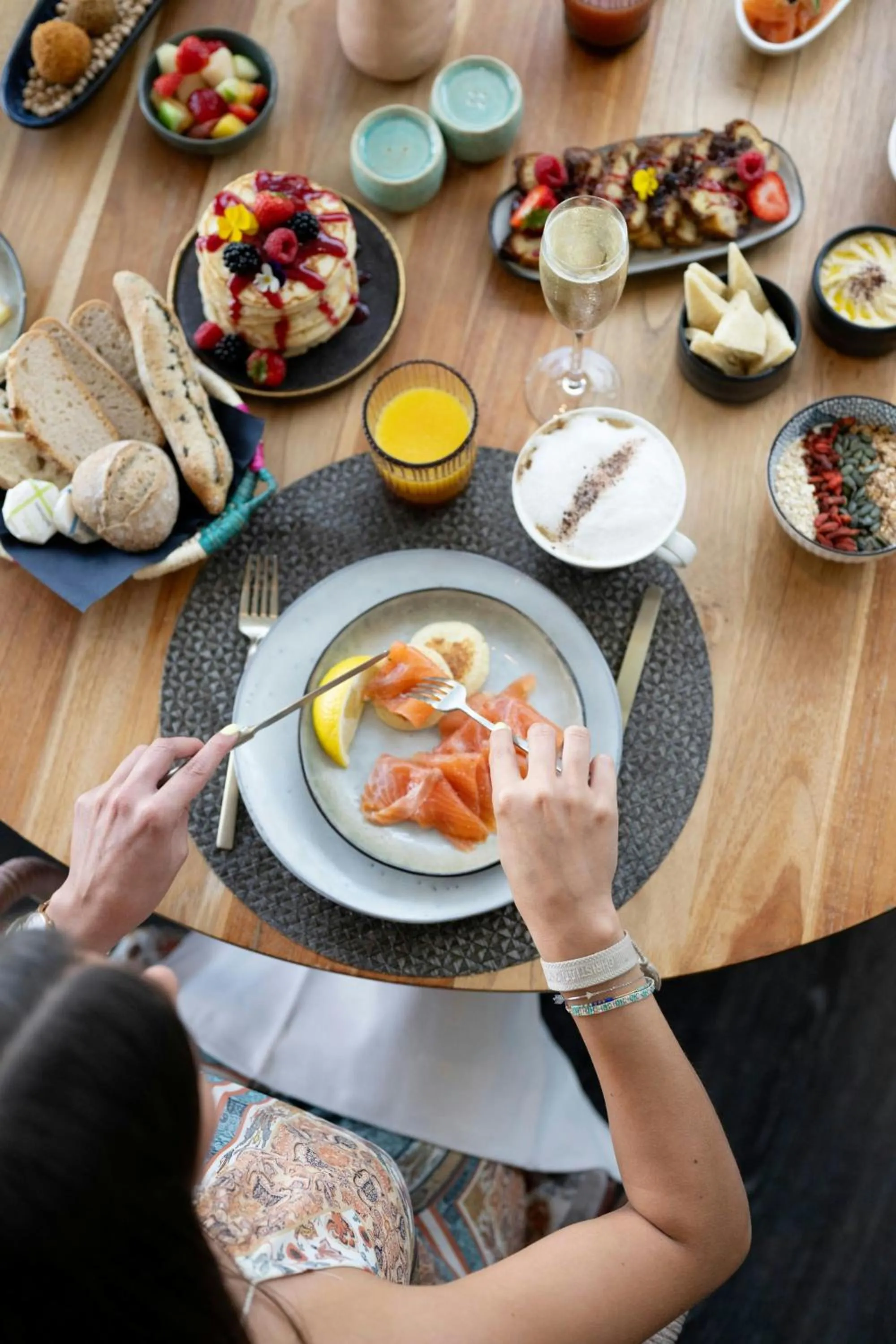 Restaurant/places to eat in Renaissance Paris Arc de Triomphe Hotel