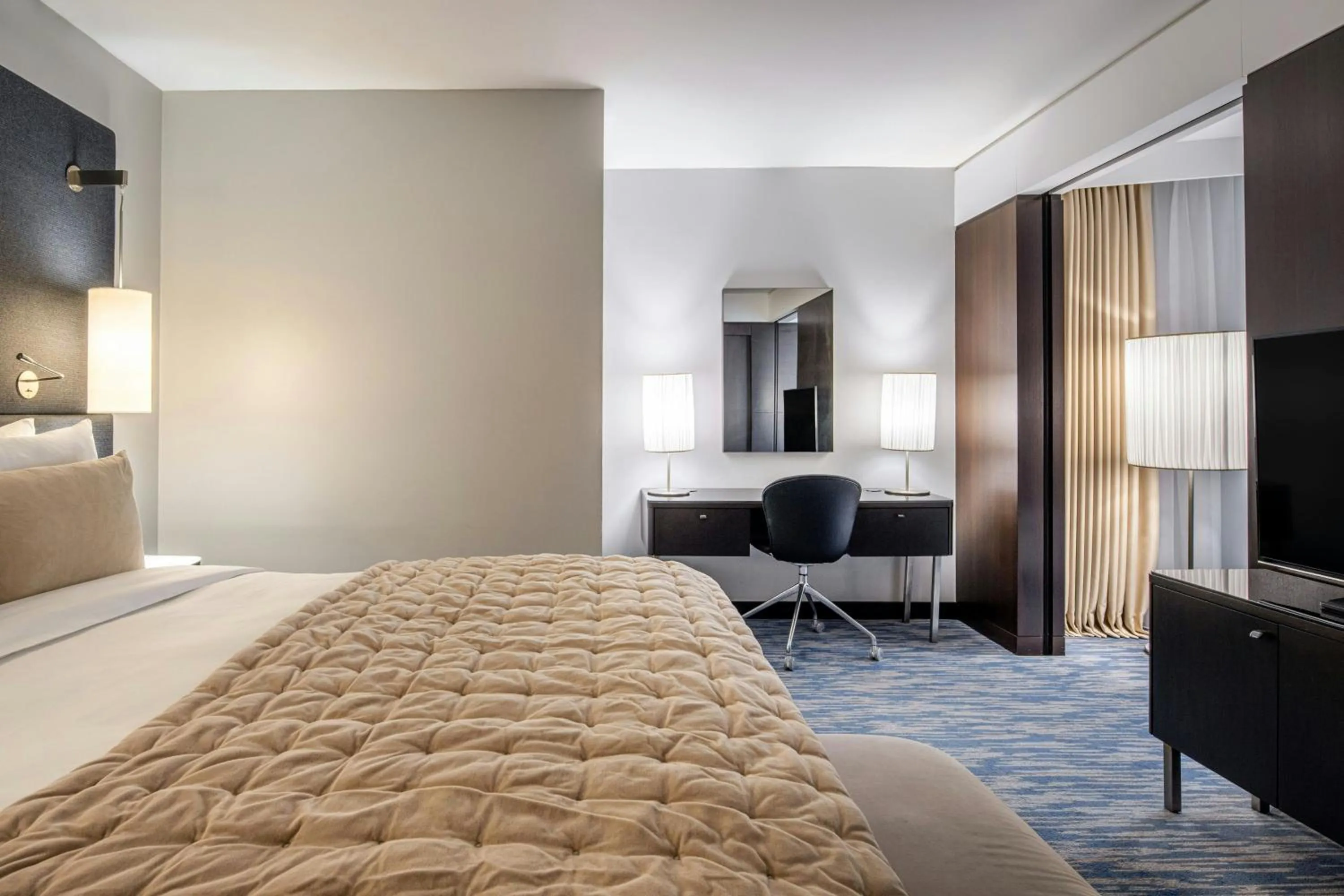 Photo of the whole room, Bed in Renaissance Paris Arc de Triomphe Hotel