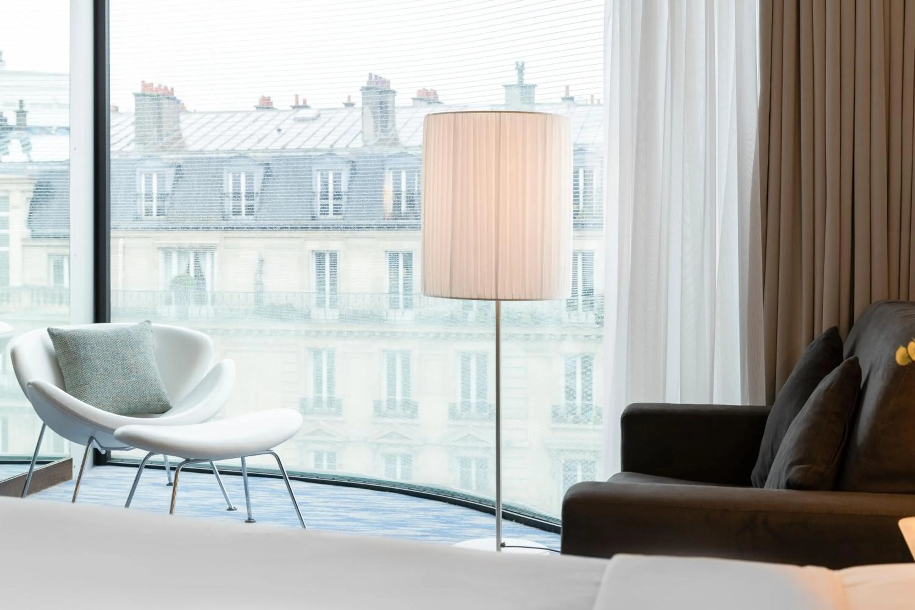 Photo of the whole room in Renaissance Paris Arc de Triomphe Hotel