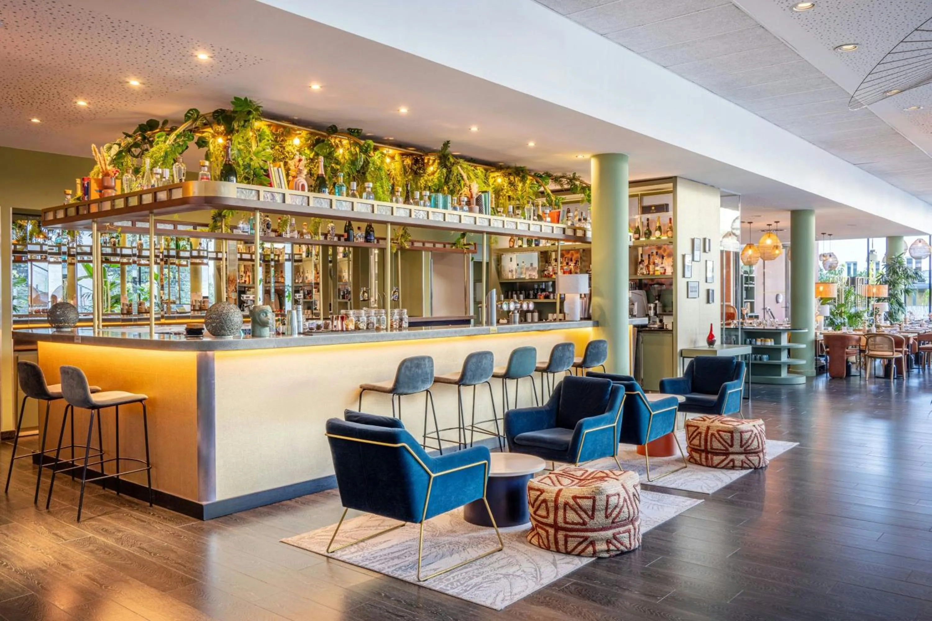 Restaurant/places to eat in Renaissance Paris Arc de Triomphe Hotel