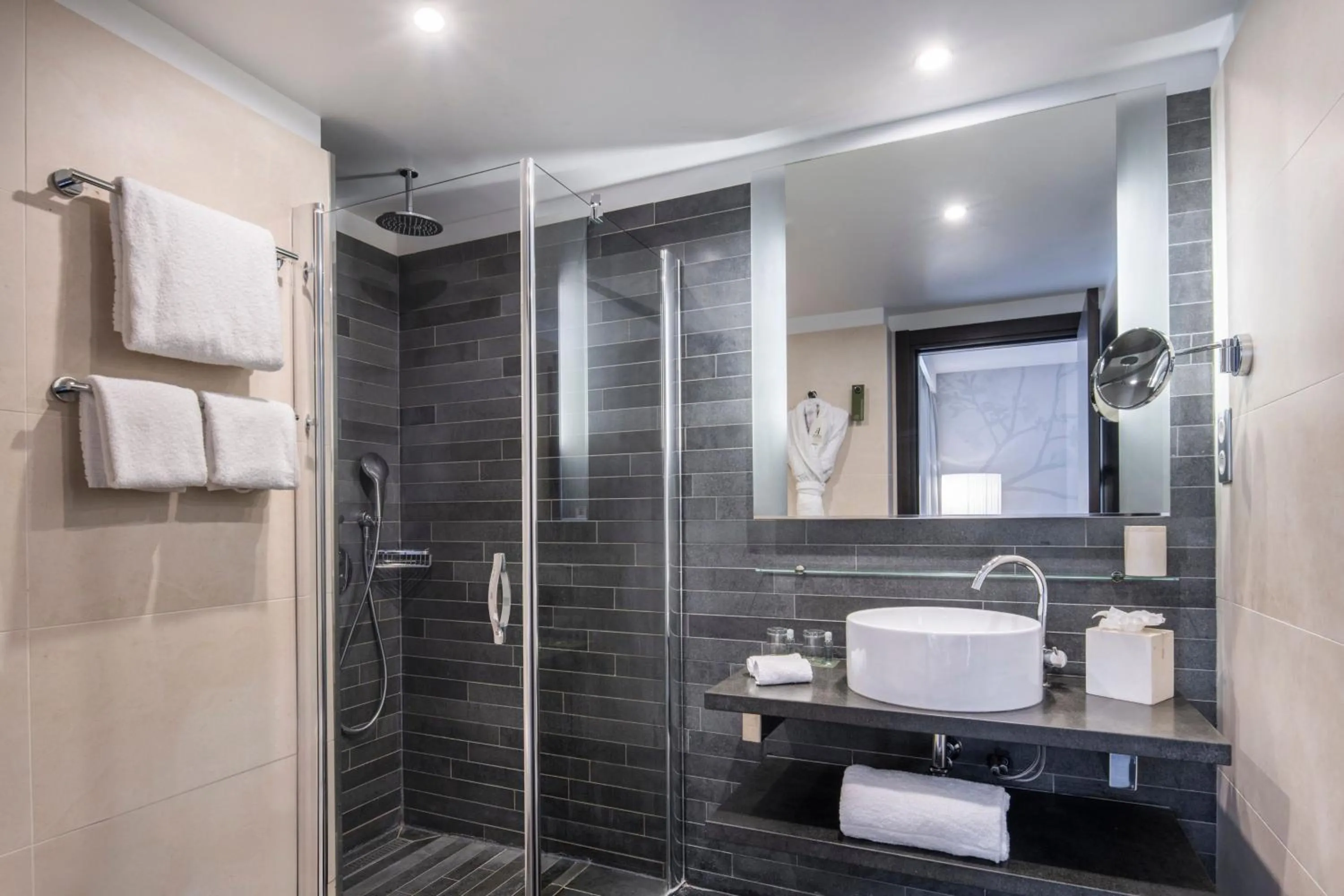 Bathroom in Renaissance Paris Arc de Triomphe Hotel