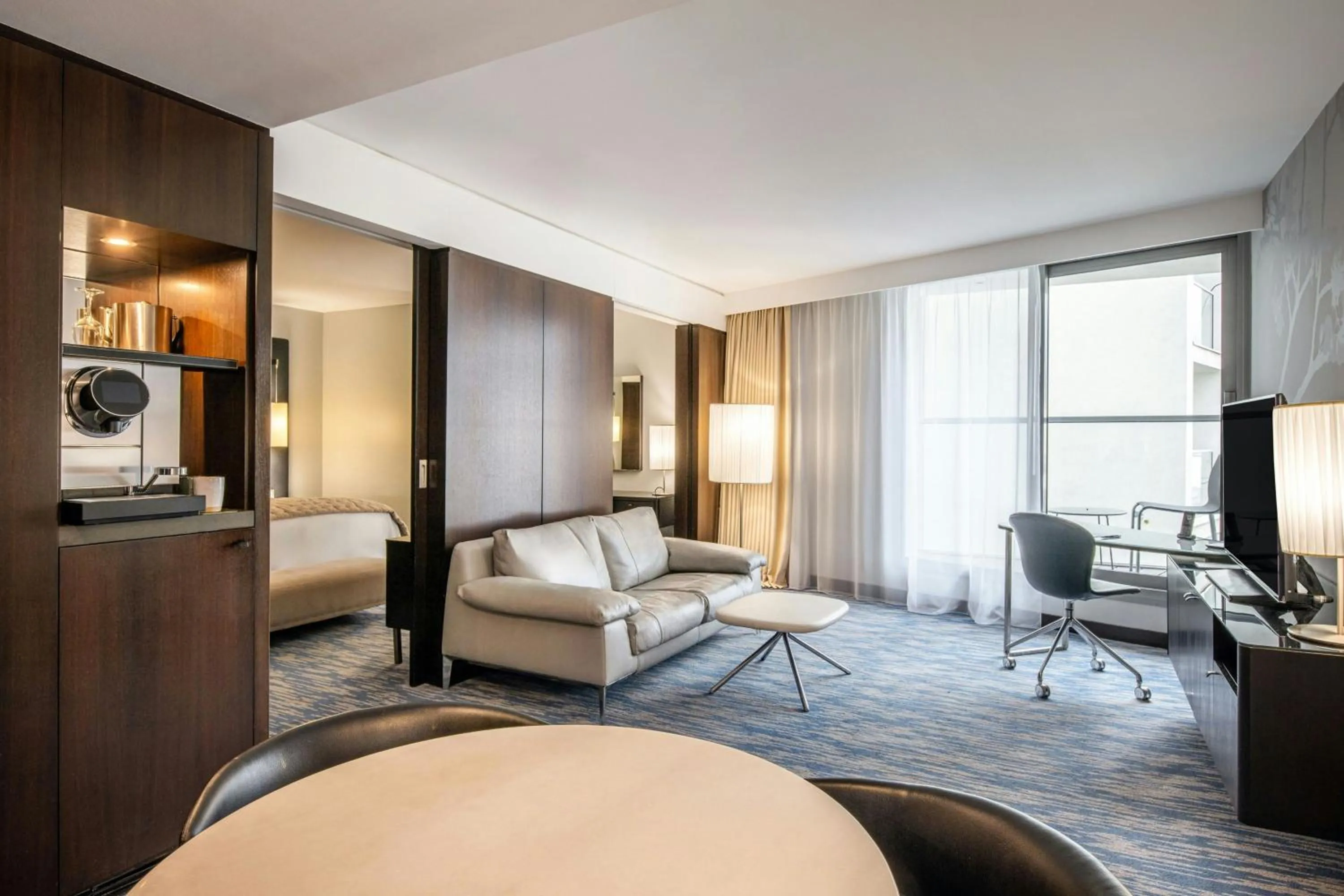 Photo of the whole room, Bed in Renaissance Paris Arc de Triomphe Hotel