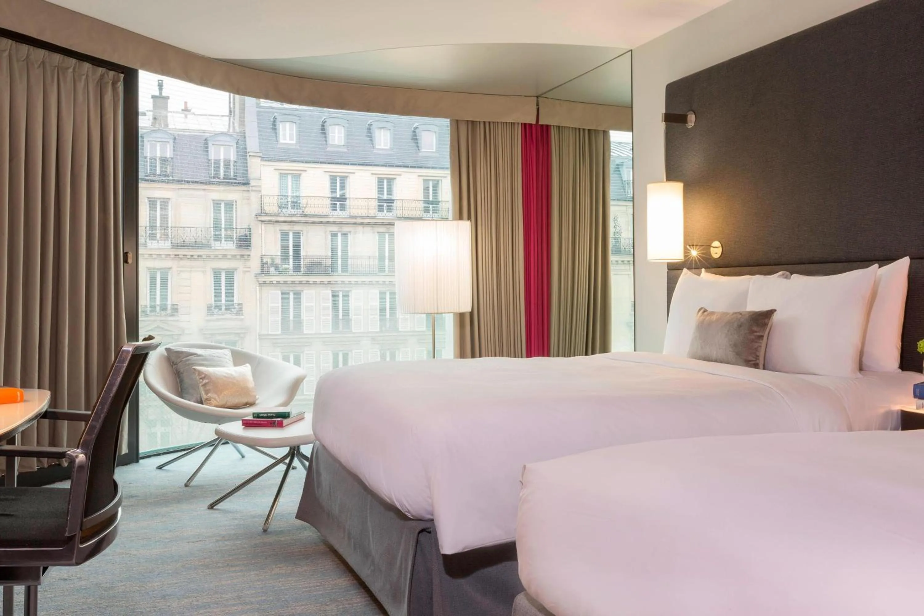 Photo of the whole room, Bed in Renaissance Paris Arc de Triomphe Hotel