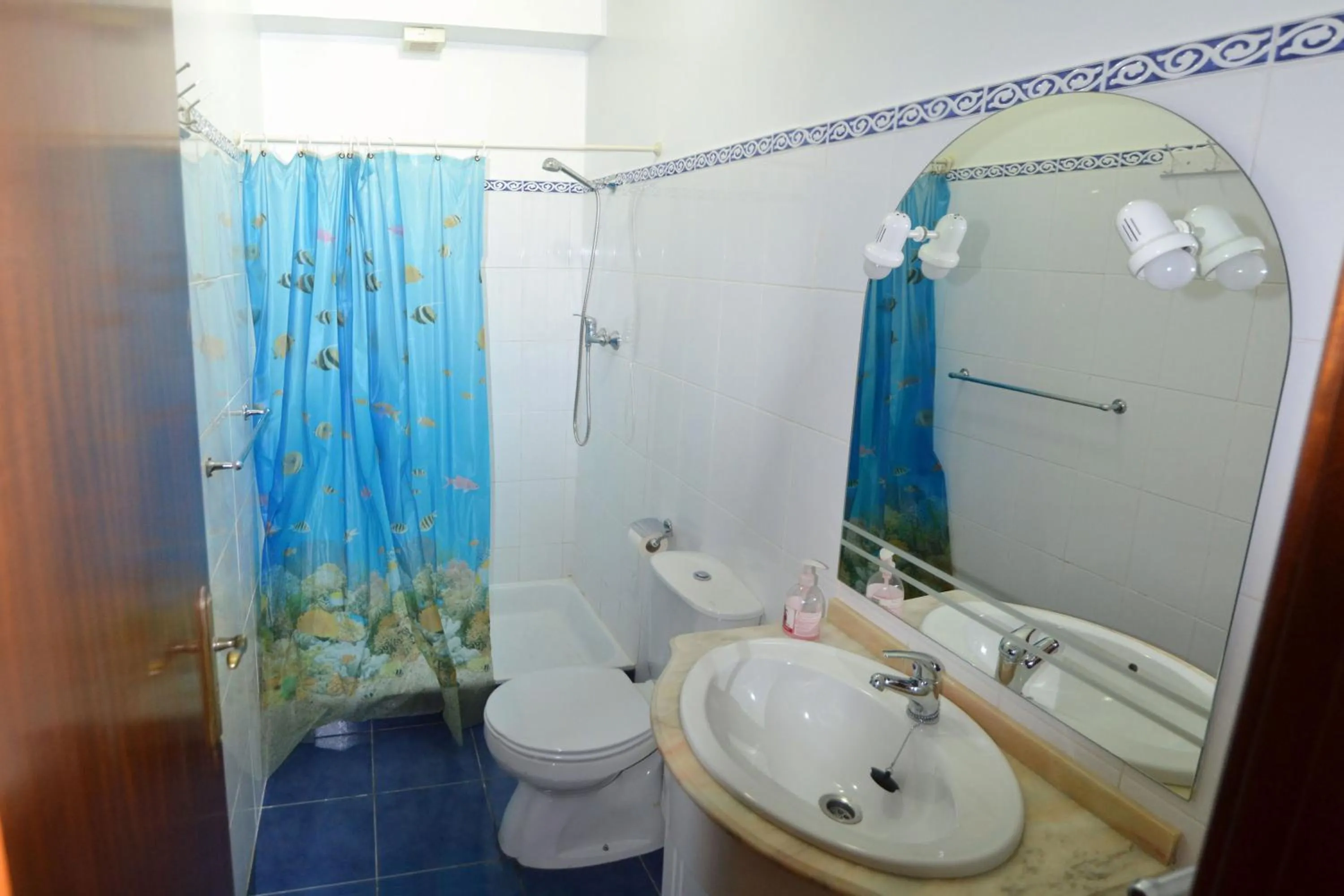 Shower in Hostel Casal São João