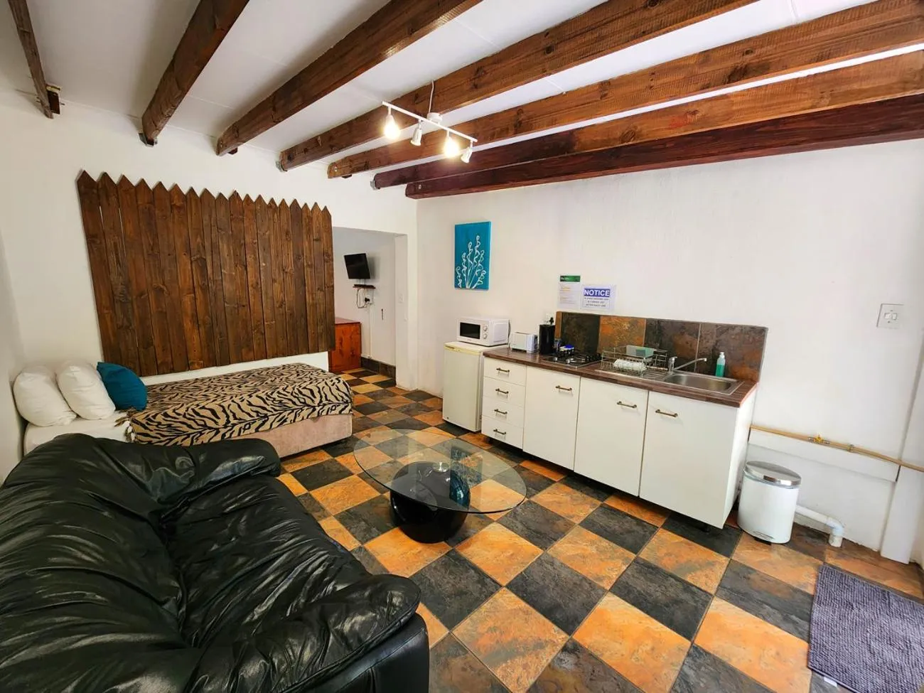 Kitchen or kitchenette in Pine Valley