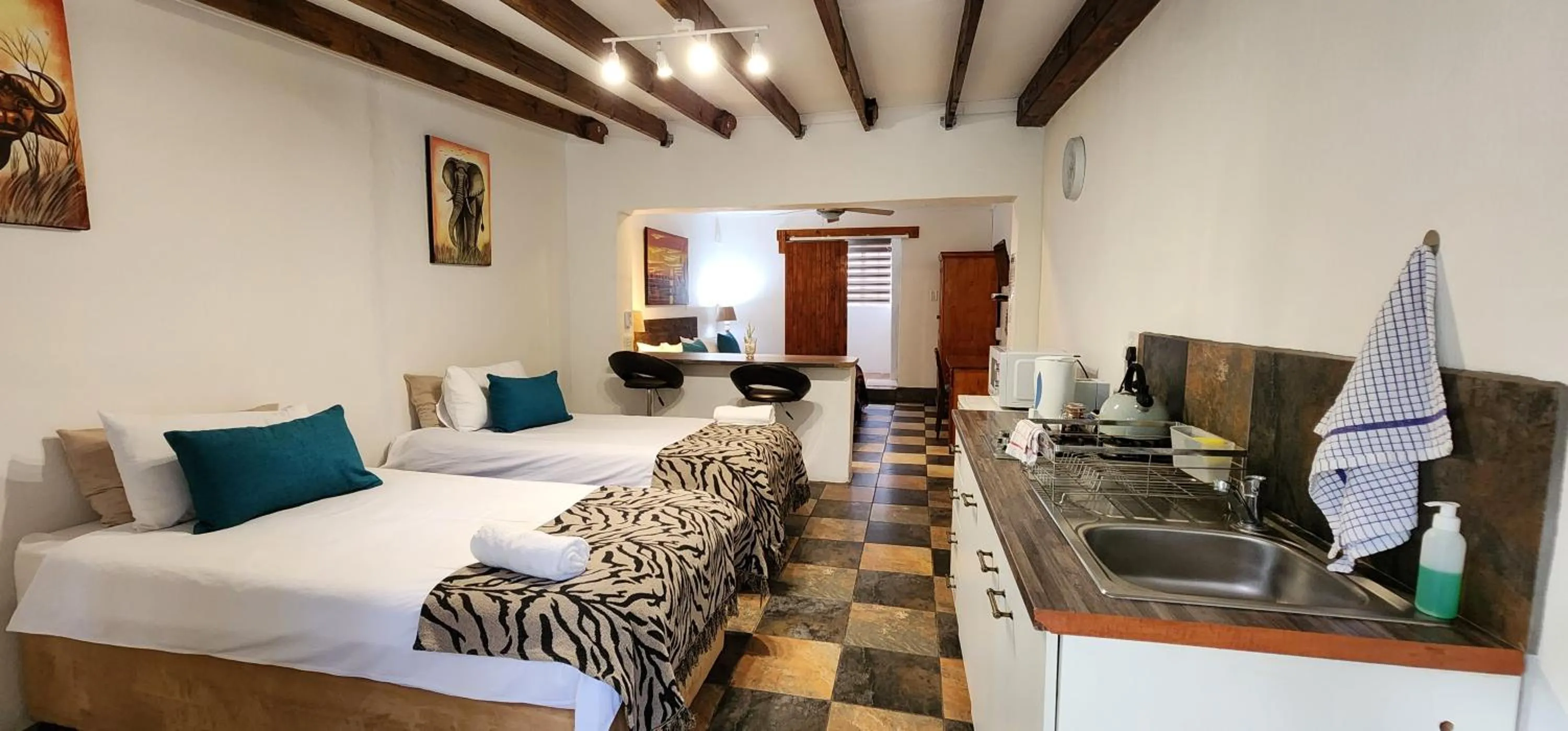 Kitchen or kitchenette, Bed in Pine Valley