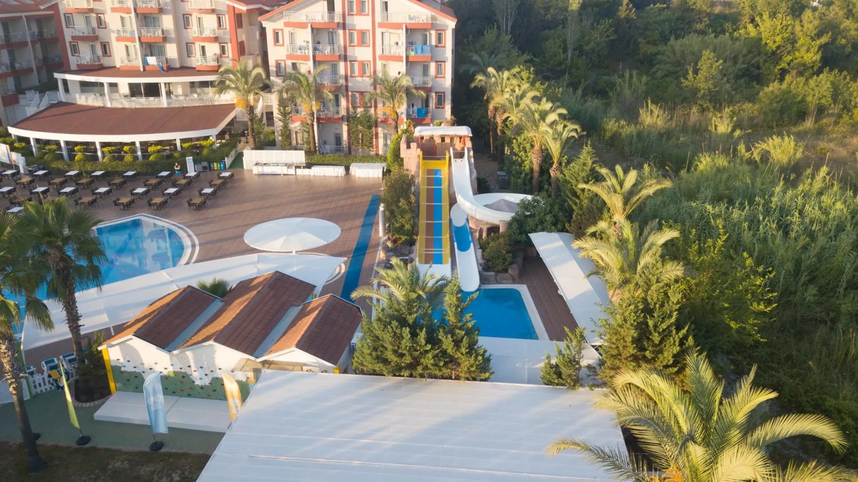 Property building in Fun&Sun Smart Hane sun Property building in Fun&Sun Smart Hane sun