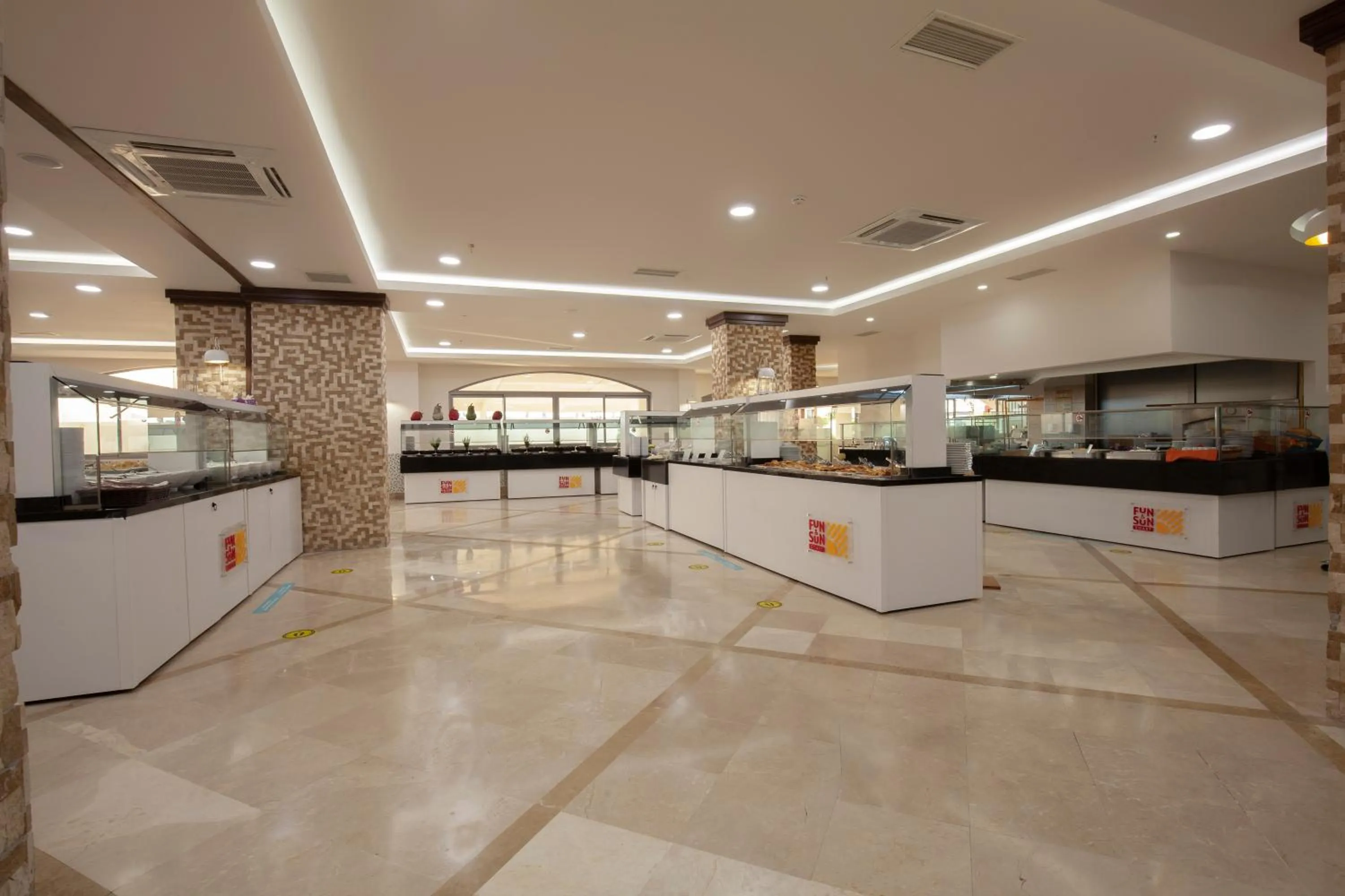 Restaurant/places to eat in Fun&Sun Smart Hane sun