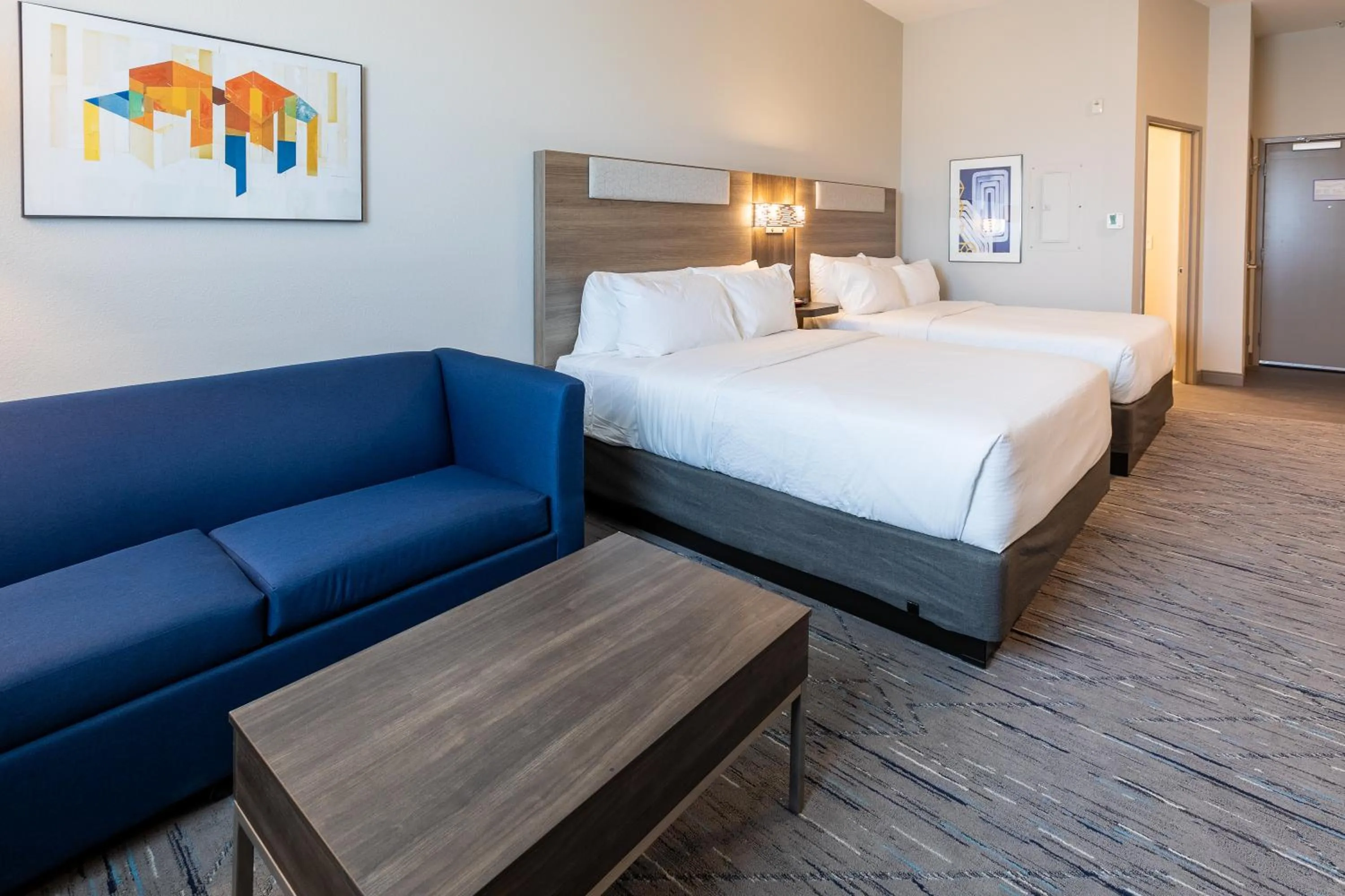 Bedroom, Bed in Holiday Inn Express & Suites Englewood - Denver South by IHG