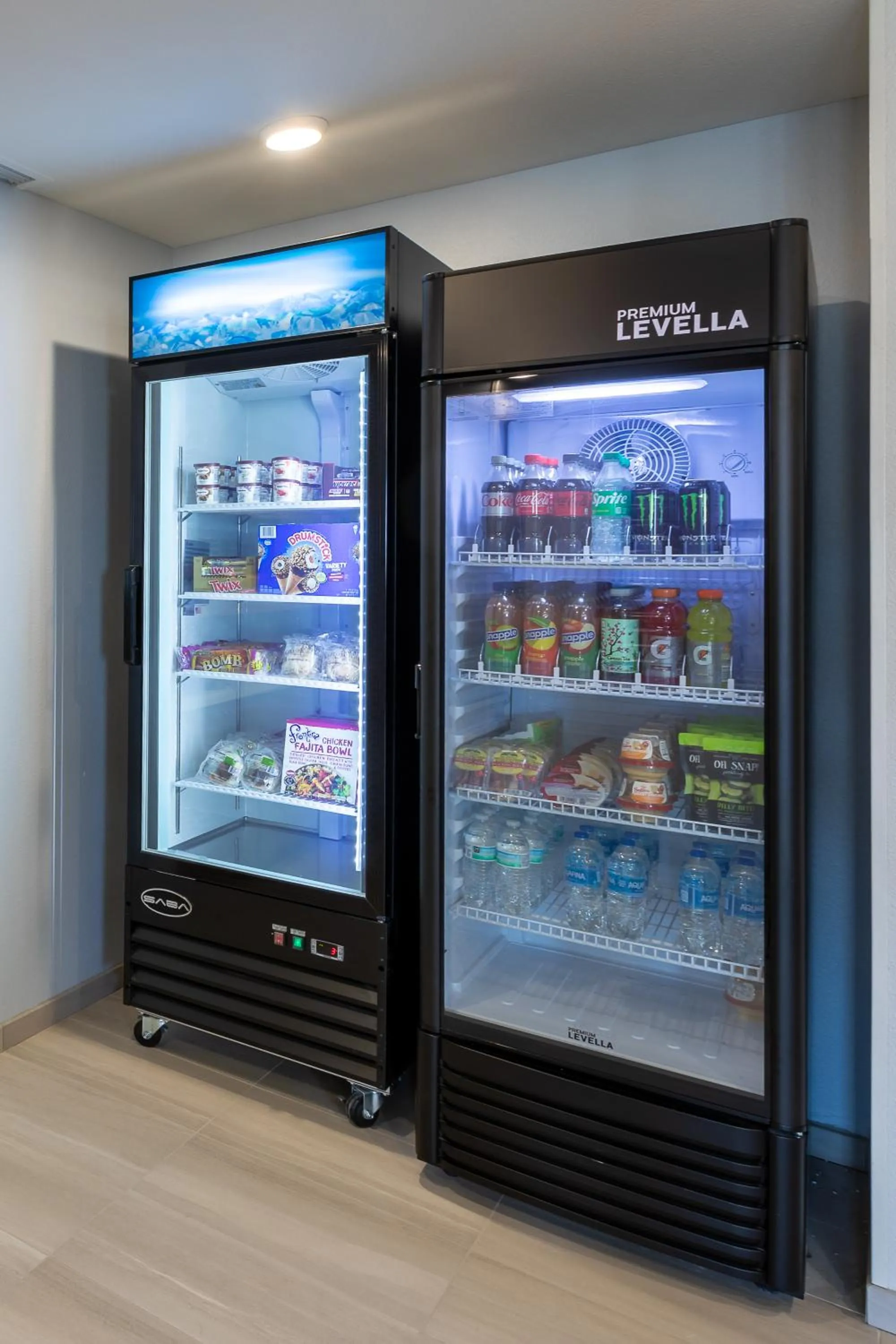 Food and drinks in Holiday Inn Express & Suites Englewood - Denver South by IHG