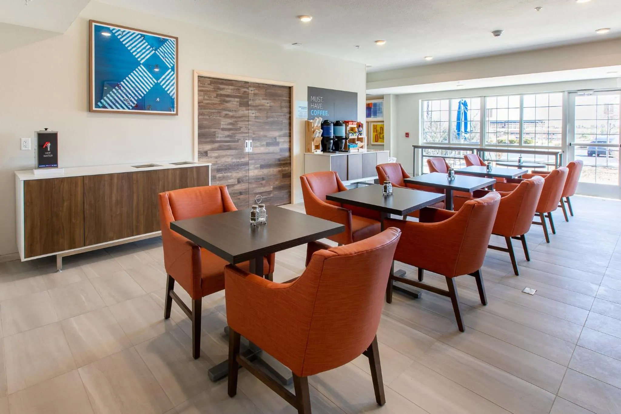 Breakfast in Holiday Inn Express & Suites Englewood - Denver South by IHG