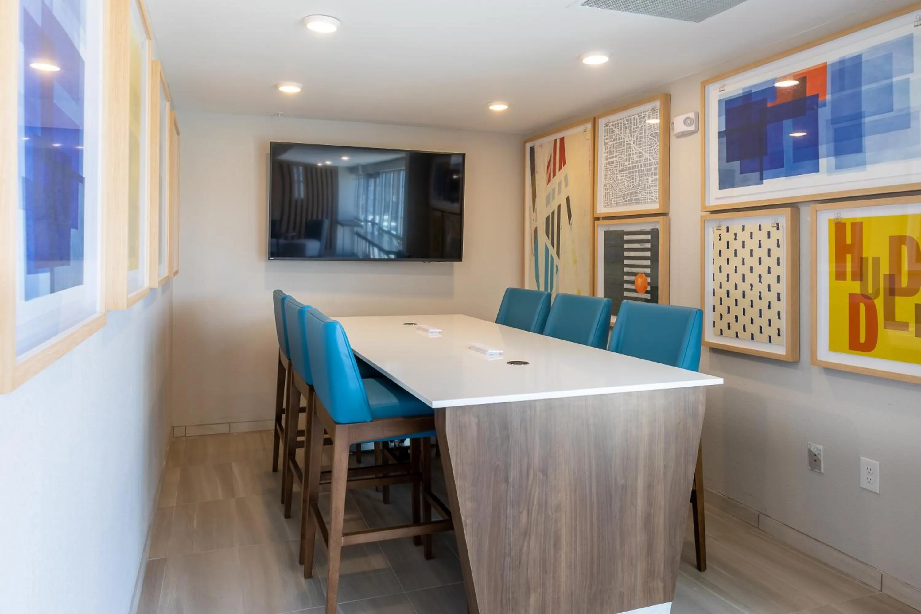 Breakfast in Holiday Inn Express & Suites Englewood - Denver South by IHG