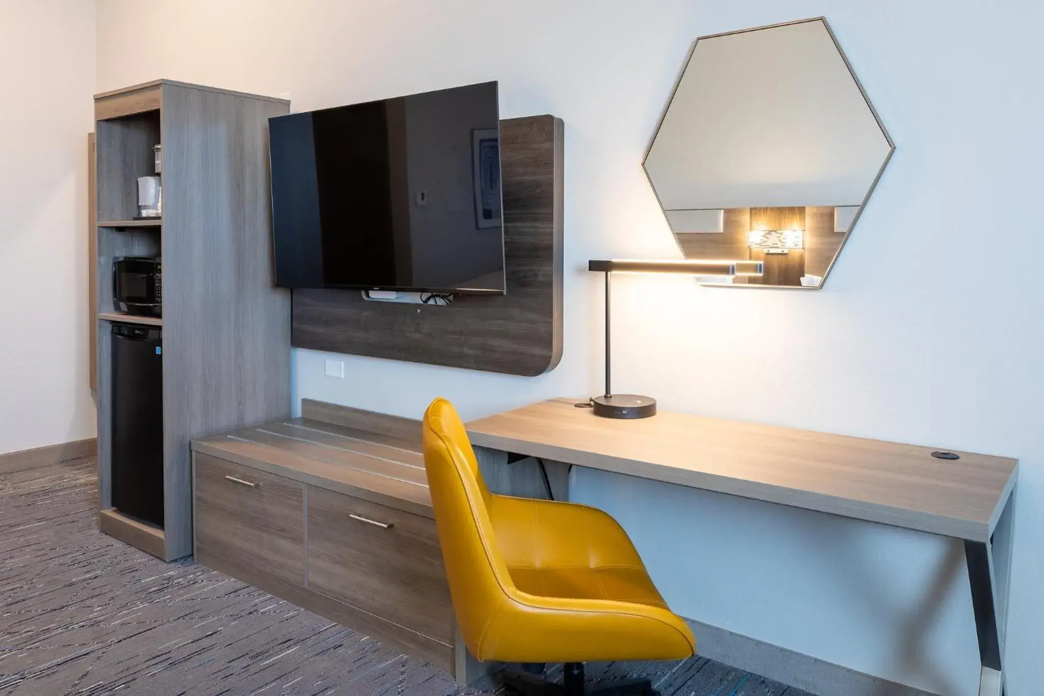 Queen Room with Two Queen Beds - Hearing Accessible/Non-Smoking in Holiday Inn Express & Suites Englewood - Denver South by IHG Queen Room with Two Queen Beds - Hearing Accessible/Non-Smoking in Holiday Inn Express & Suites Englewood - Denver South by IHG