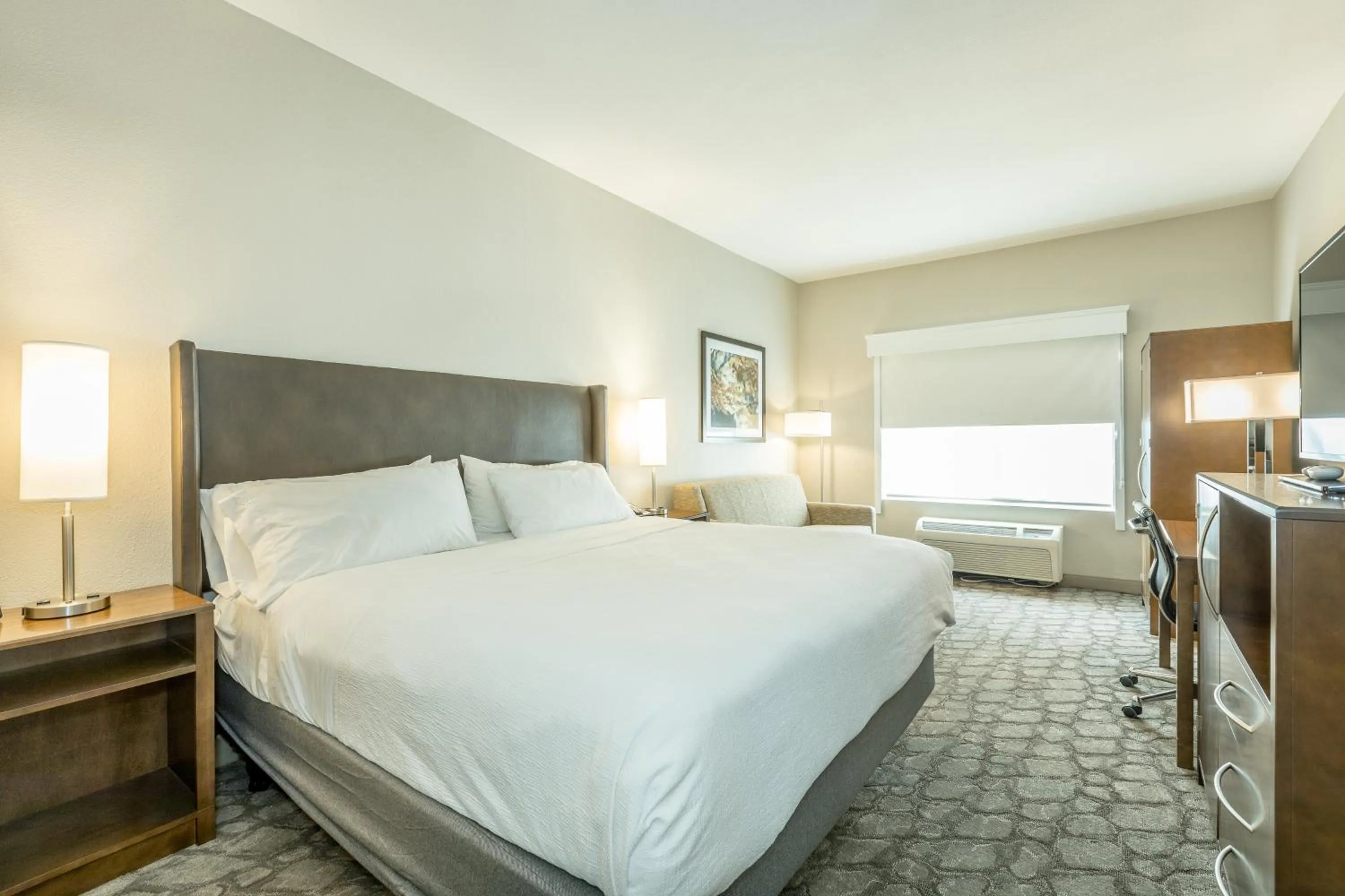 Photo of the whole room, Bed in Holiday Inn Hotel and Suites Peachtree City by IHG