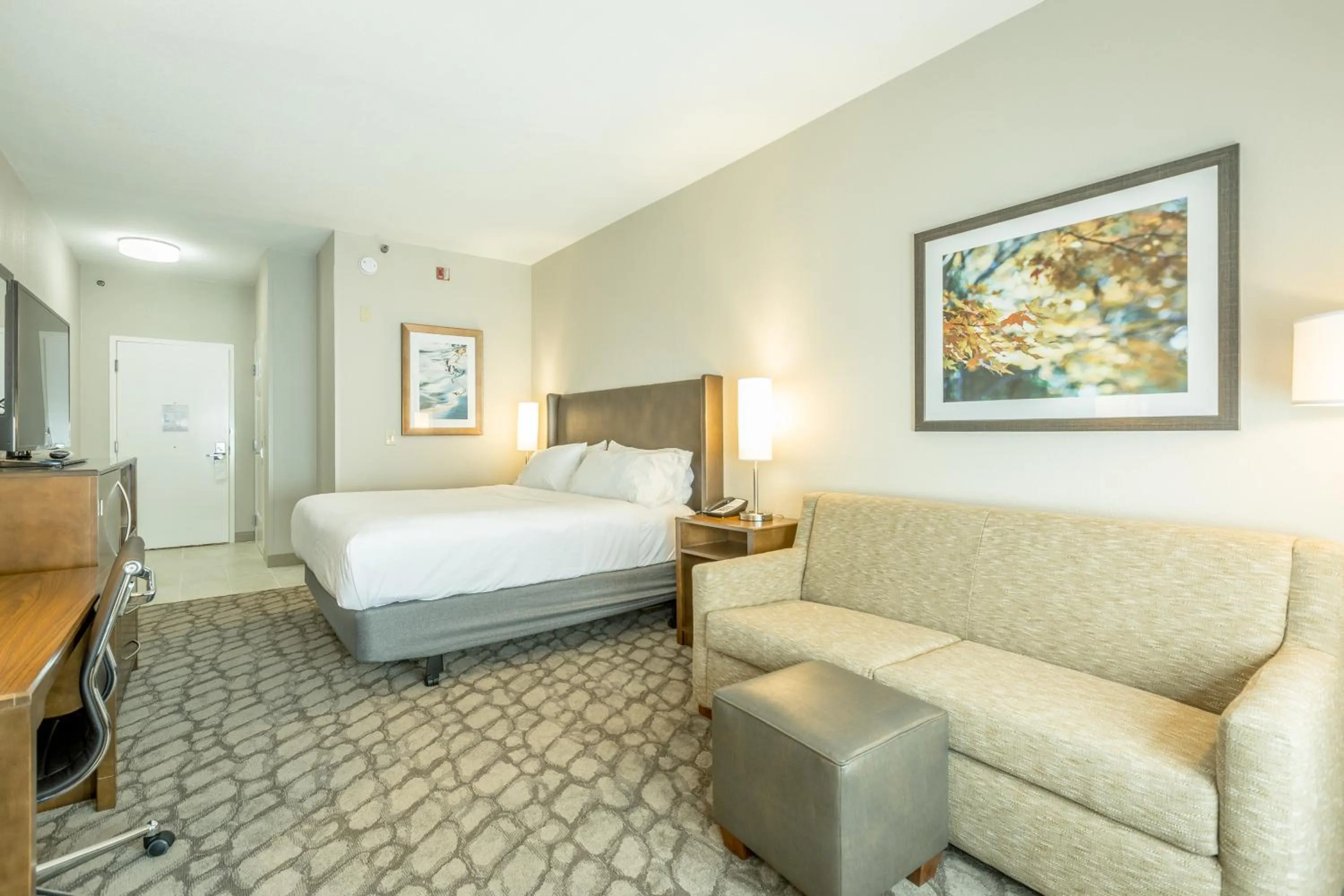 Photo of the whole room, Bed in Holiday Inn Hotel and Suites Peachtree City by IHG