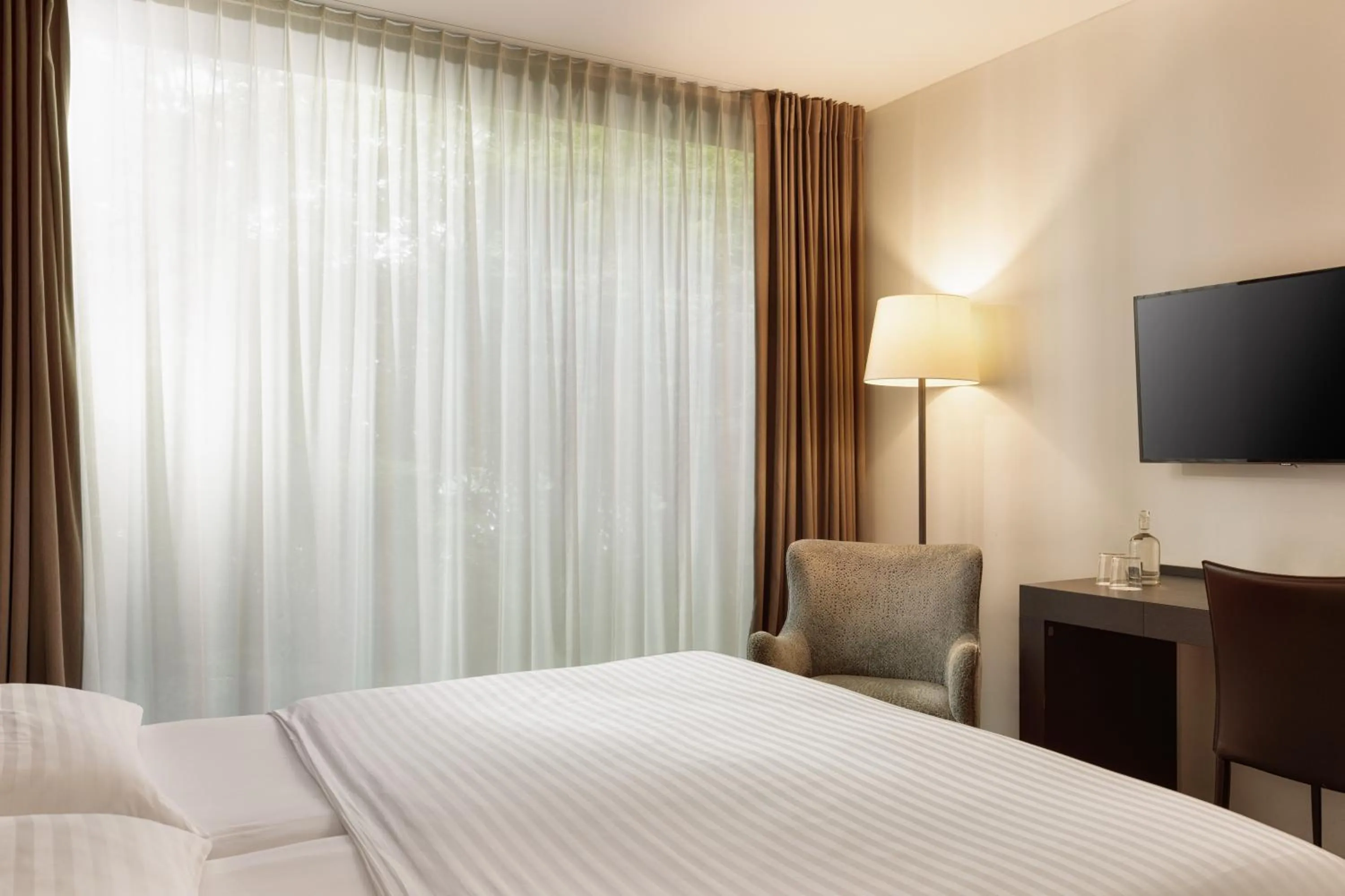 Communal lounge/ TV room, Bed in b-smart hotel Widnau