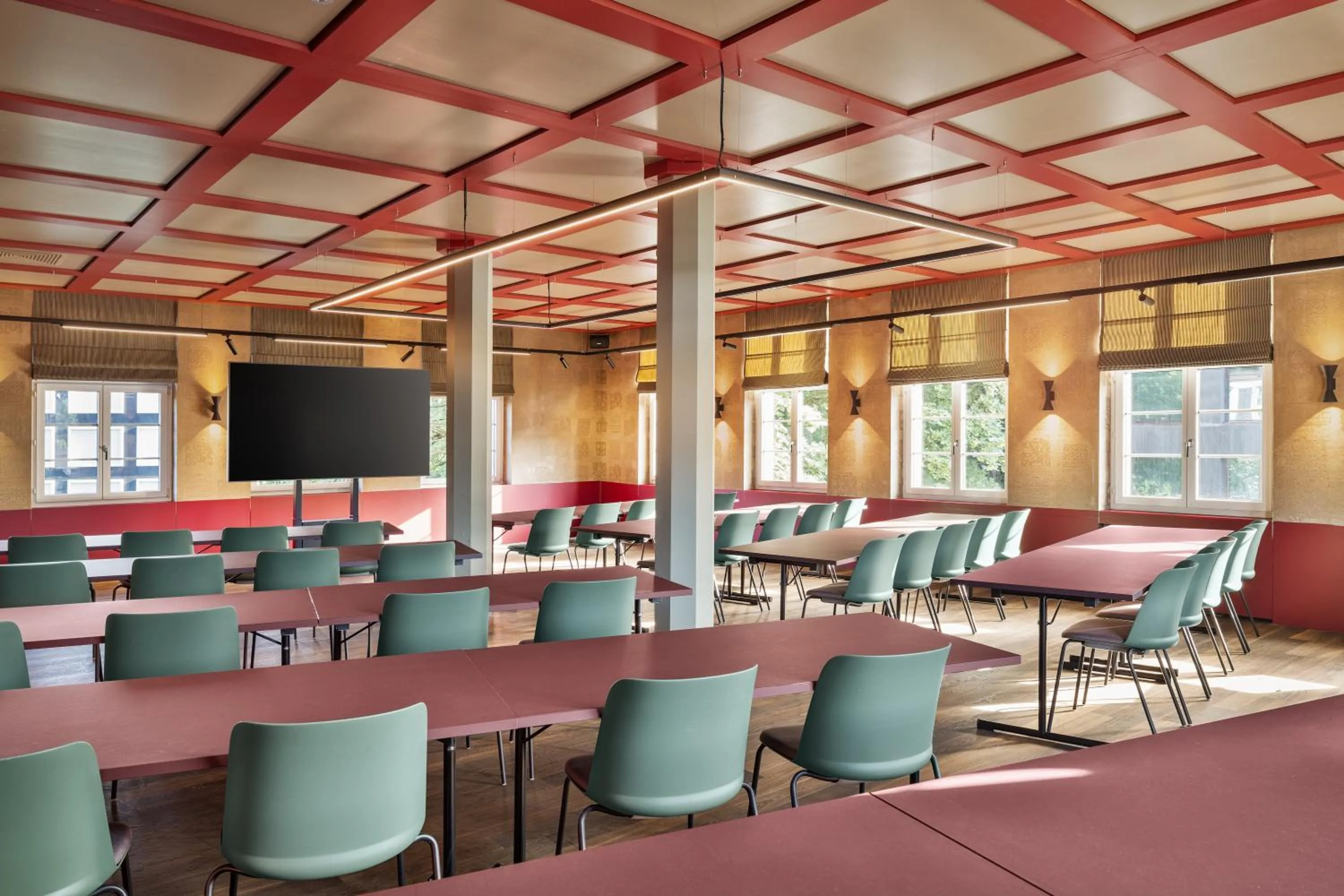 TV and multimedia in b-smart hotel Widnau