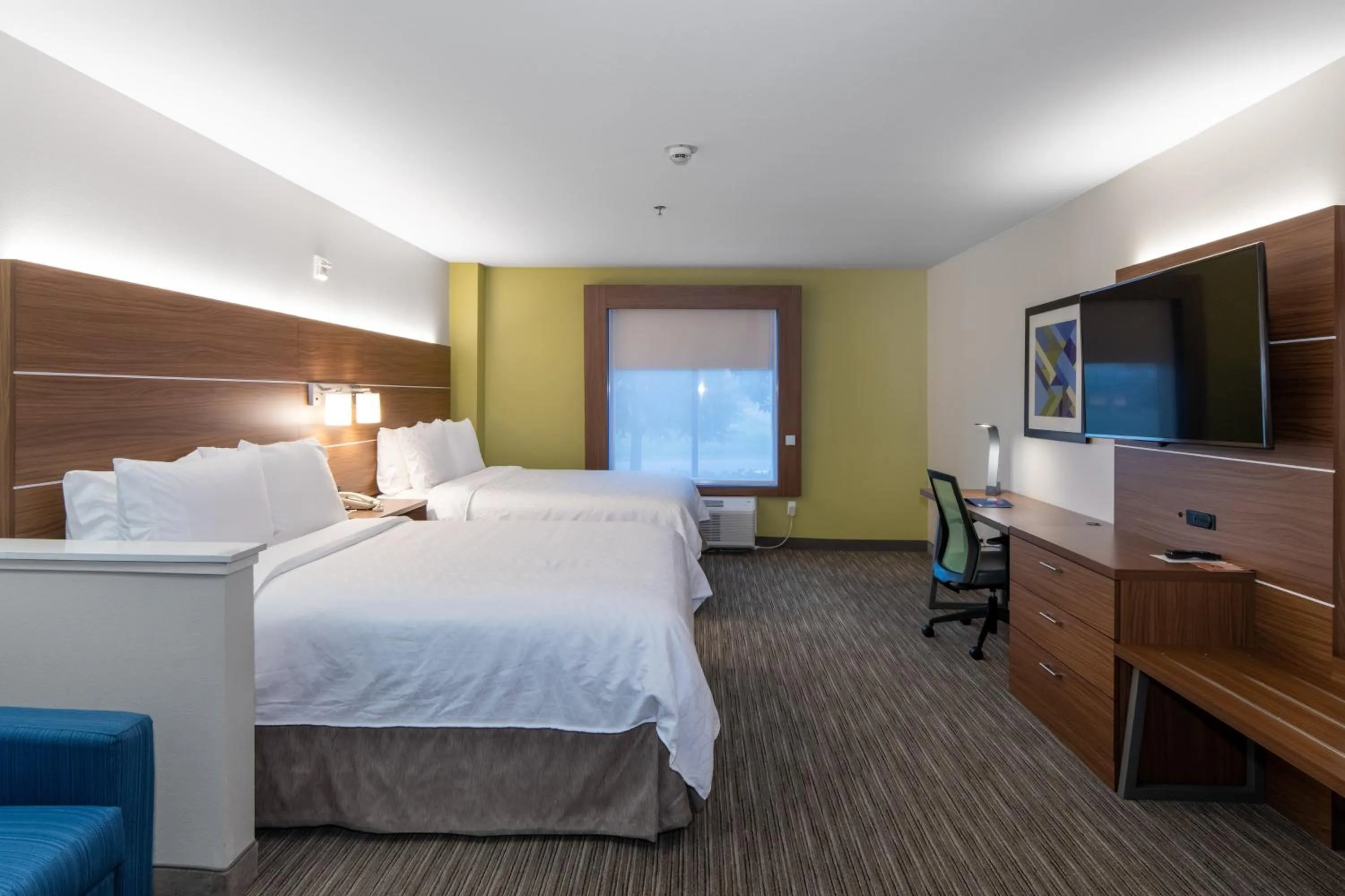 Photo of the whole room, Bed in Holiday Inn Express Arlington Interstate 20 Parks Mall by IHG