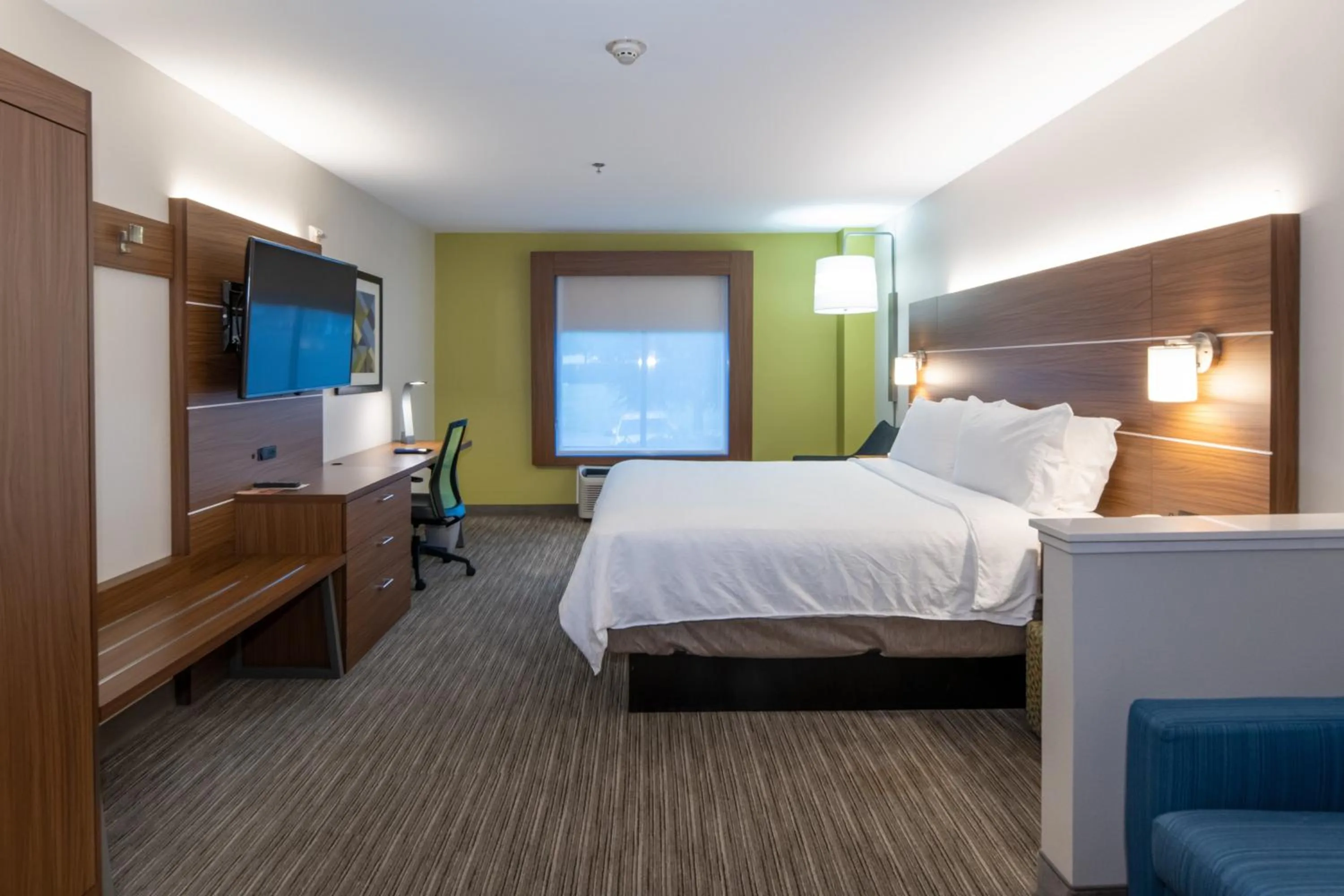 Photo of the whole room, Bed in Holiday Inn Express Arlington Interstate 20 Parks Mall by IHG