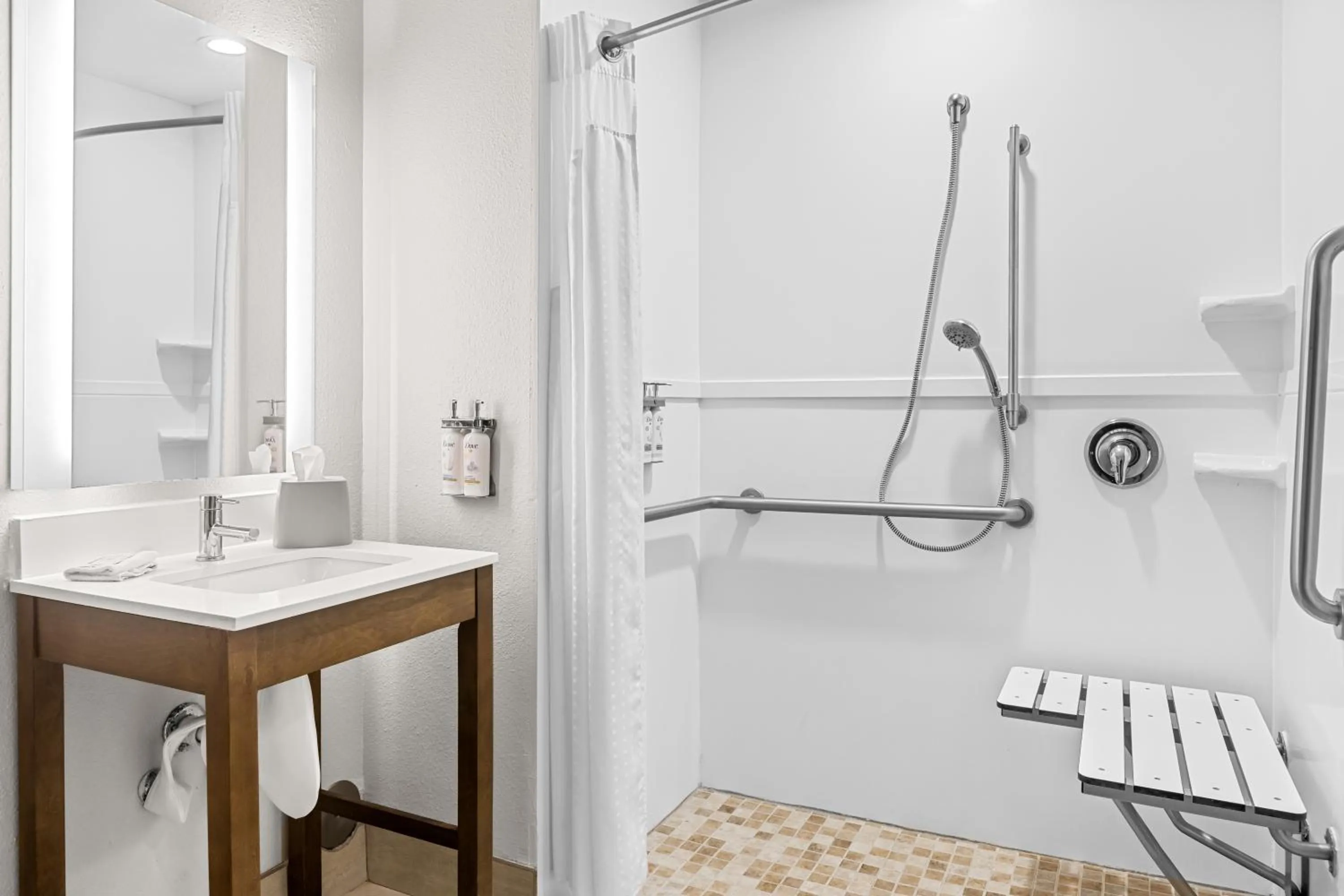 Shower in Holiday Inn Express Hotel & Suites Savannah Midtown by IHG