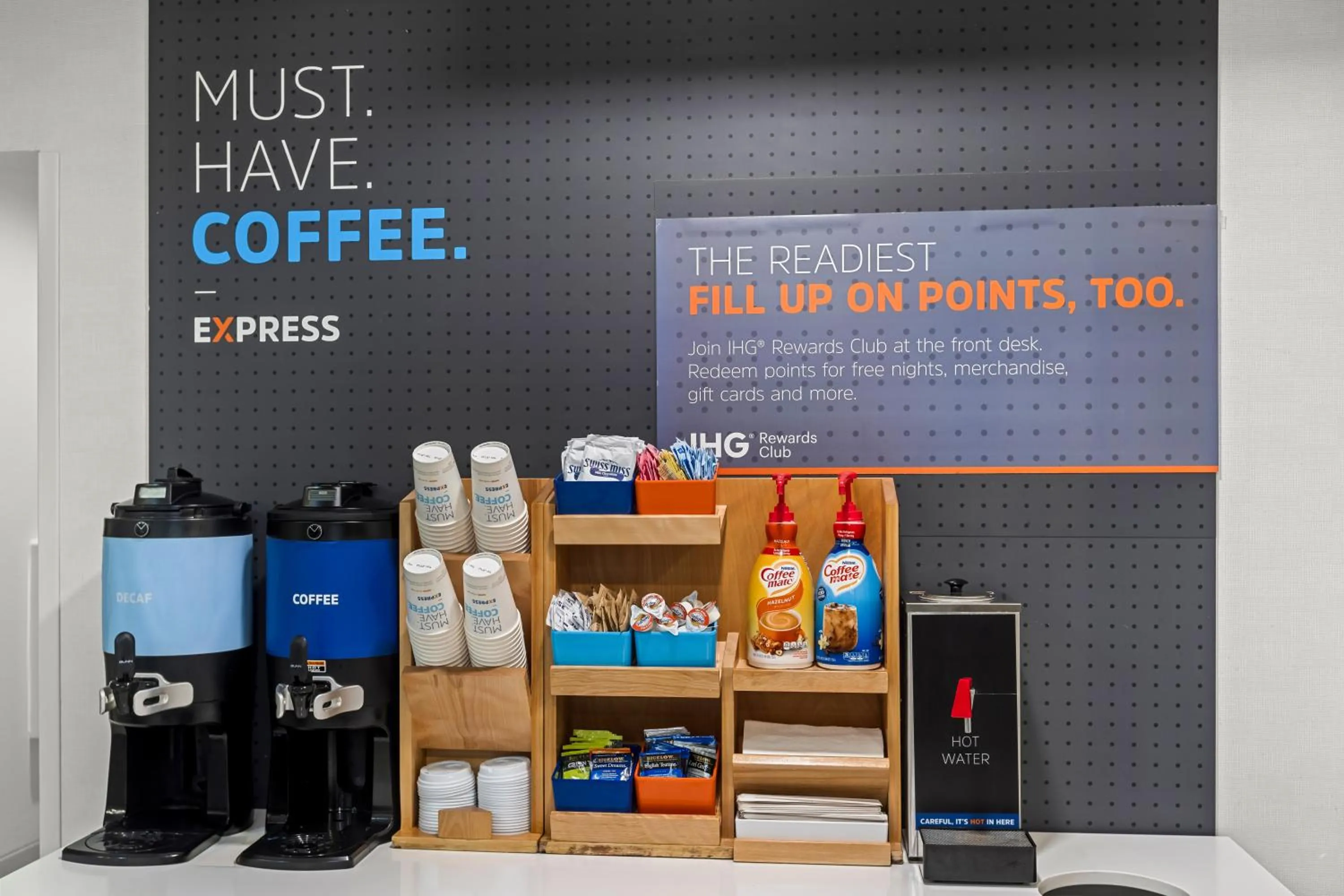 Coffee/tea facilities in Holiday Inn Express Hotel & Suites Savannah Midtown by IHG